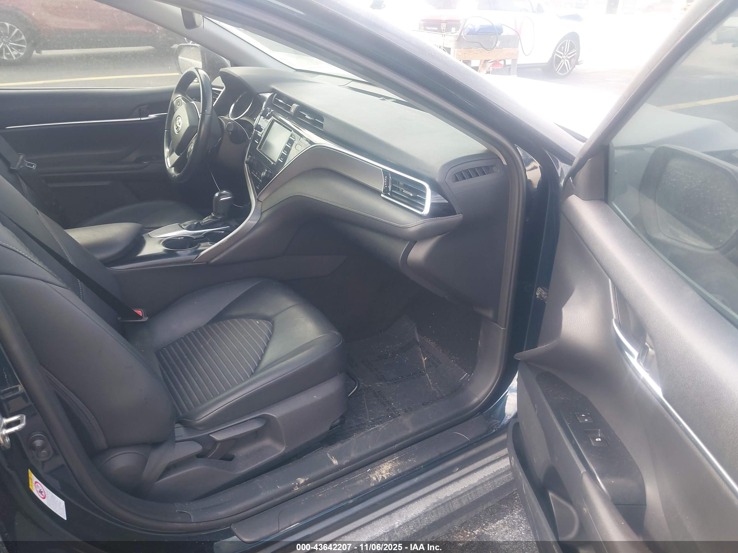 TOYOTA CAMRY image 5