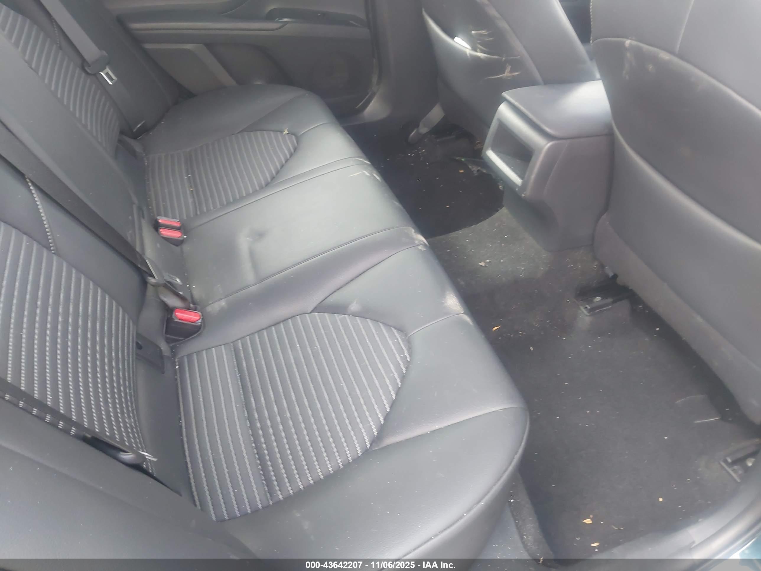 TOYOTA CAMRY image 8