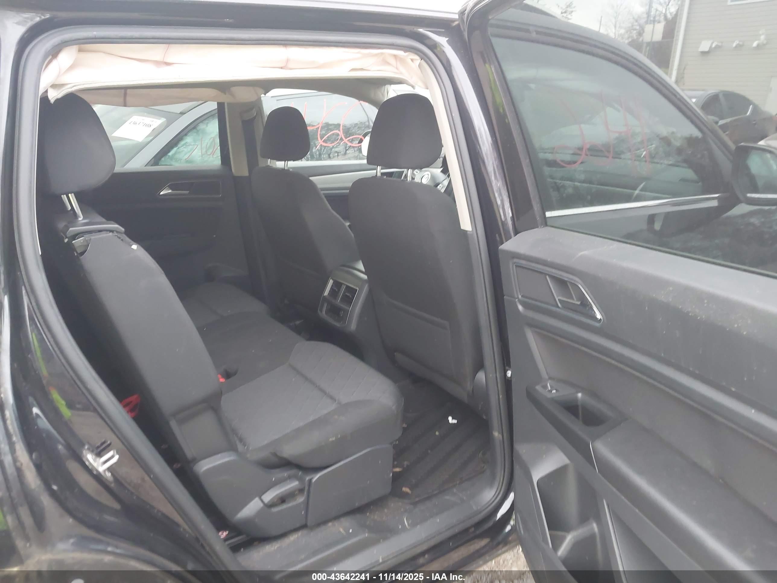 VOLKSWAGEN ATLAS image 8