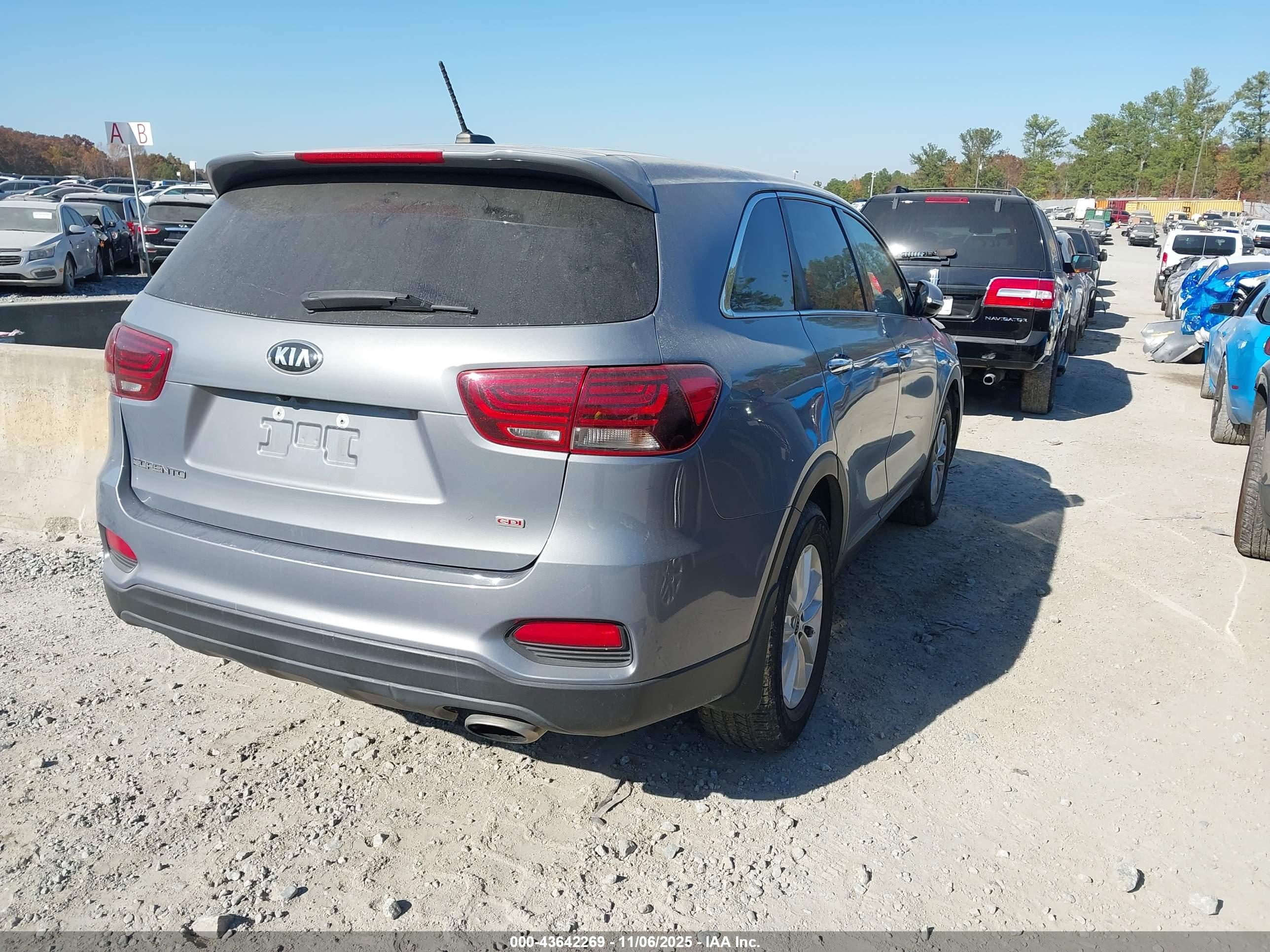 KIA SORENTO image 4