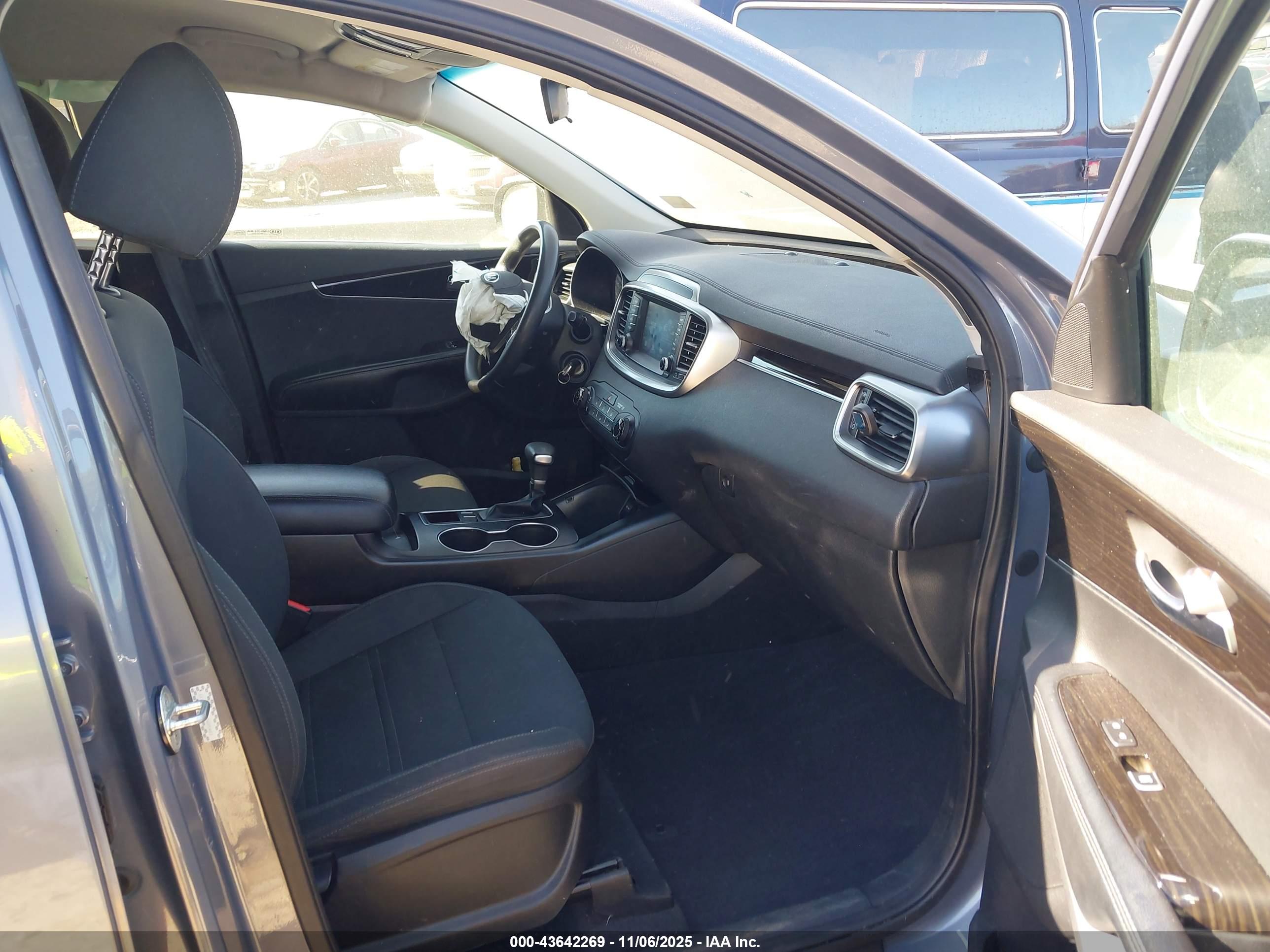 KIA SORENTO image 5