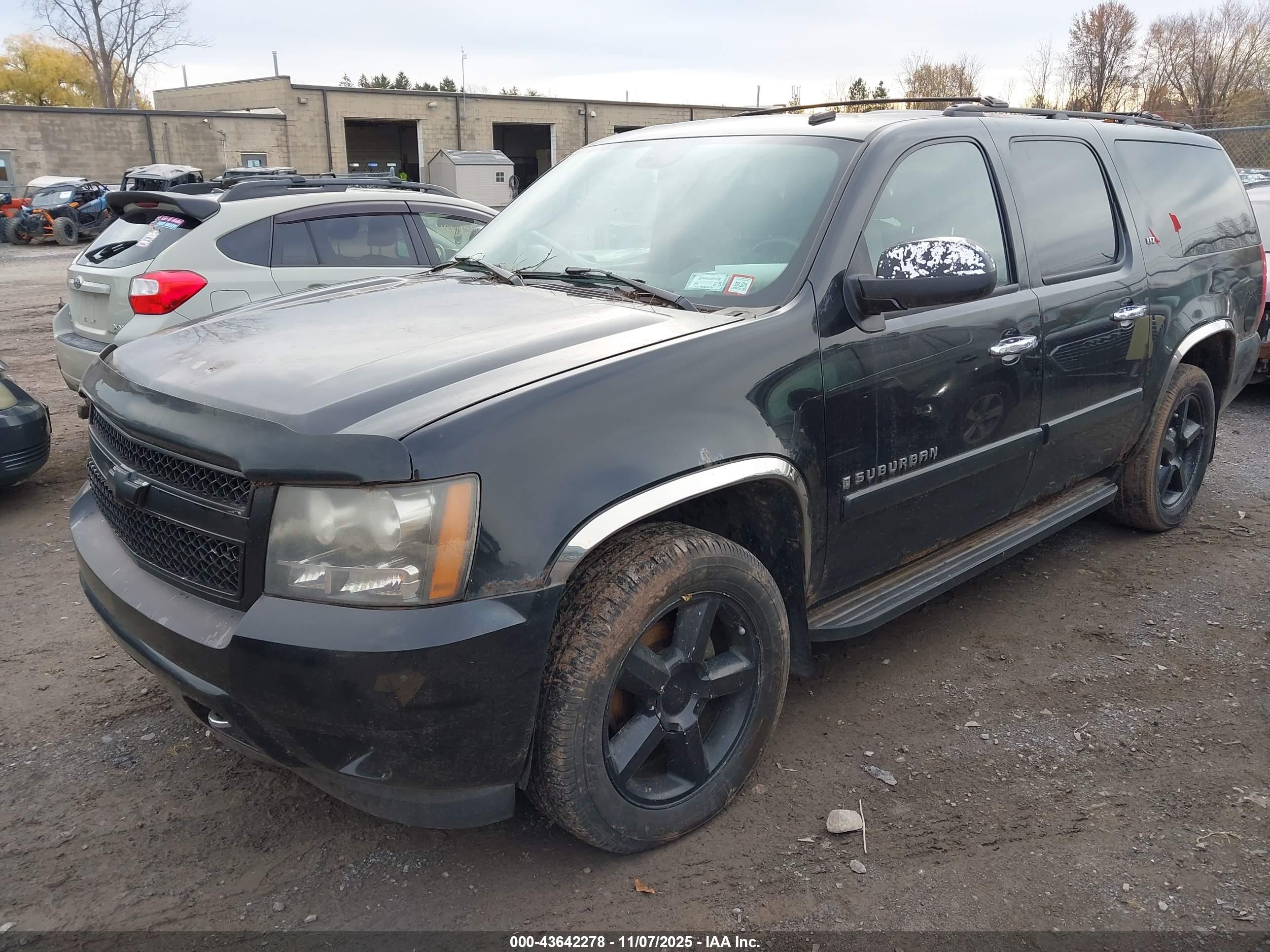 CHEVROLET SUBURBAN image 2