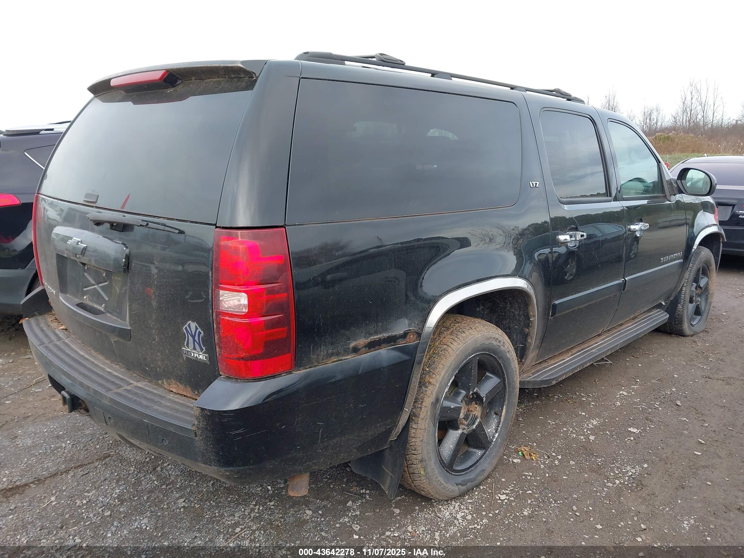 CHEVROLET SUBURBAN image 4