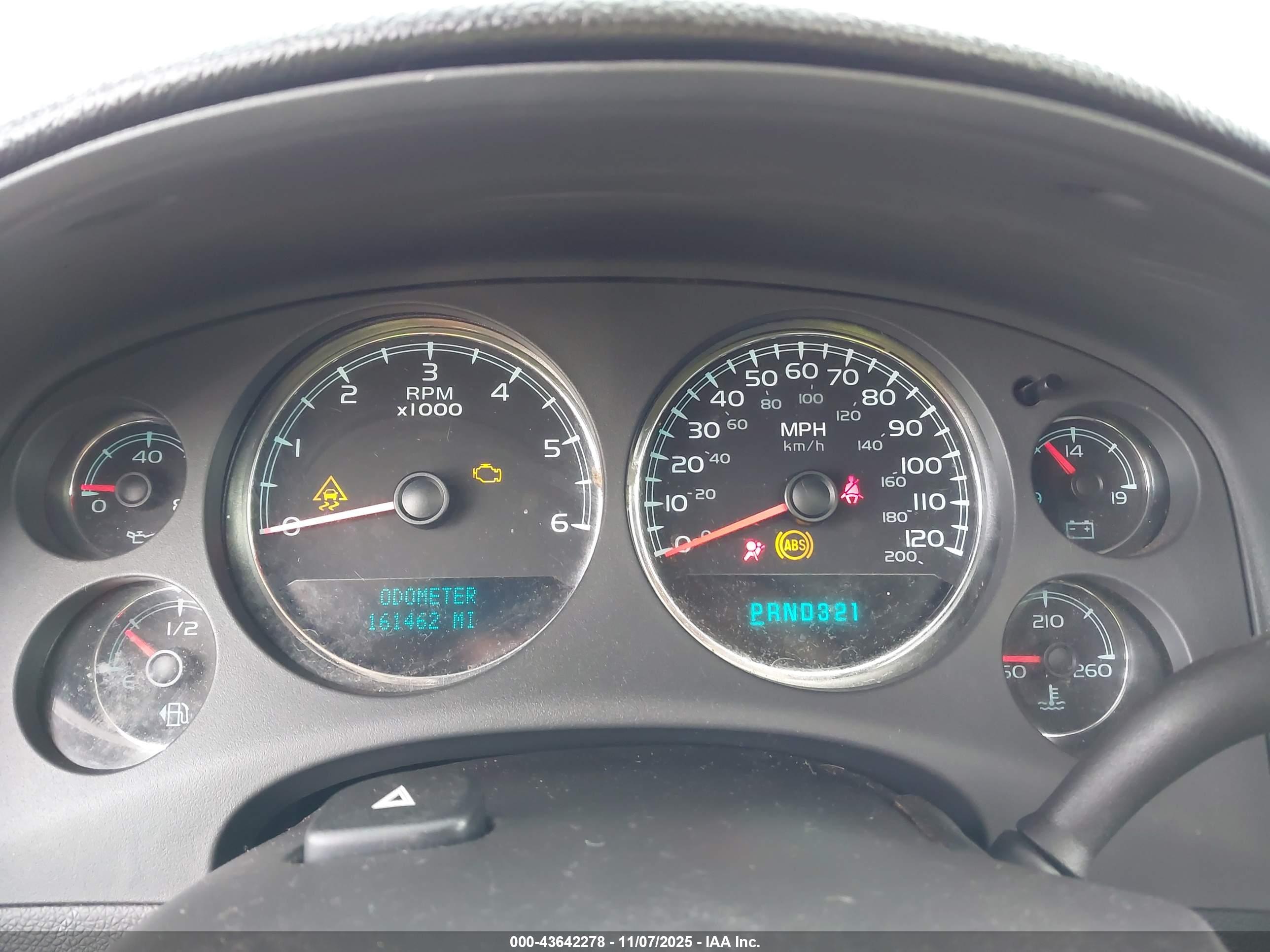 CHEVROLET SUBURBAN image 7