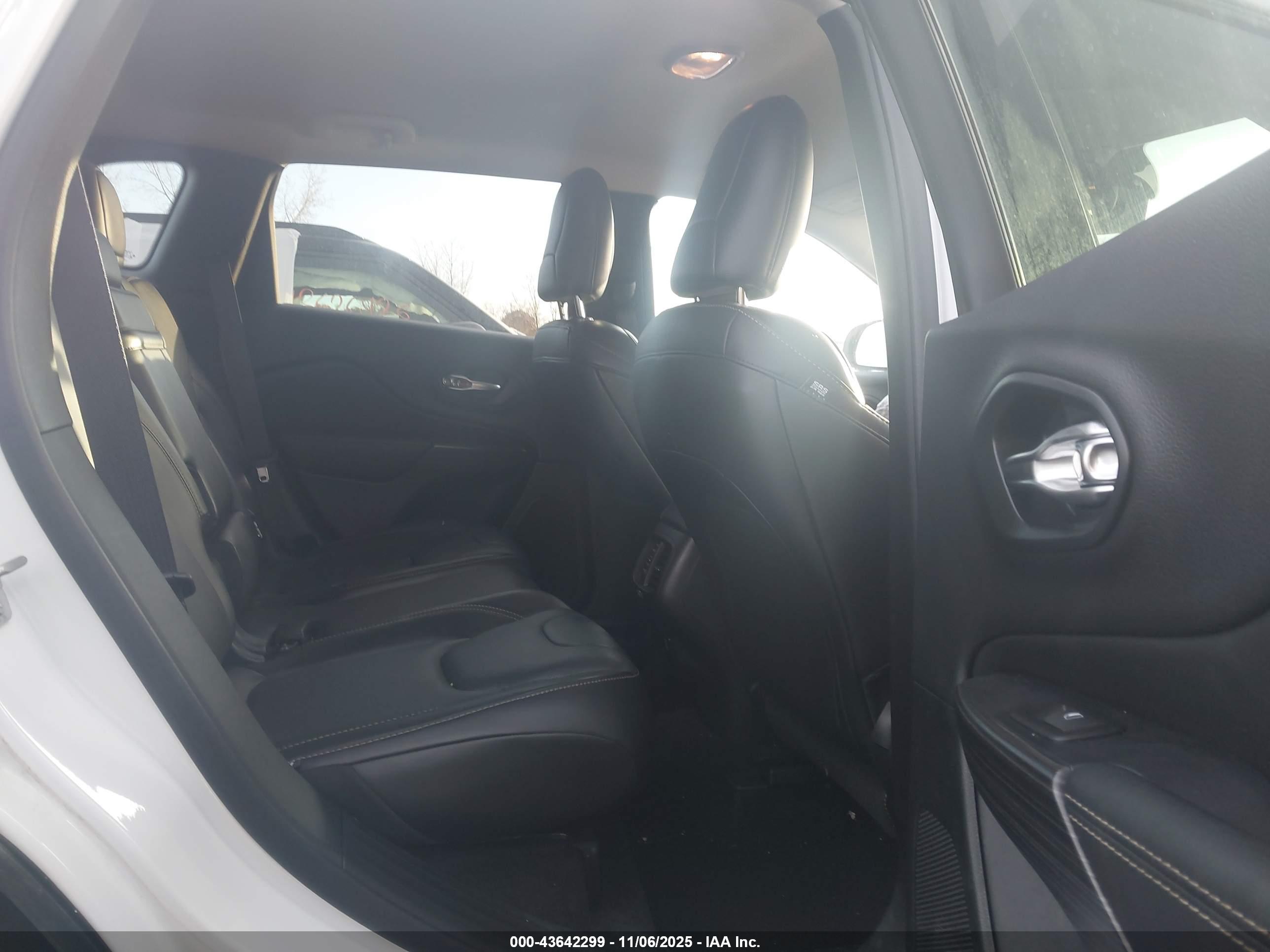 JEEP CHEROKEE image 8