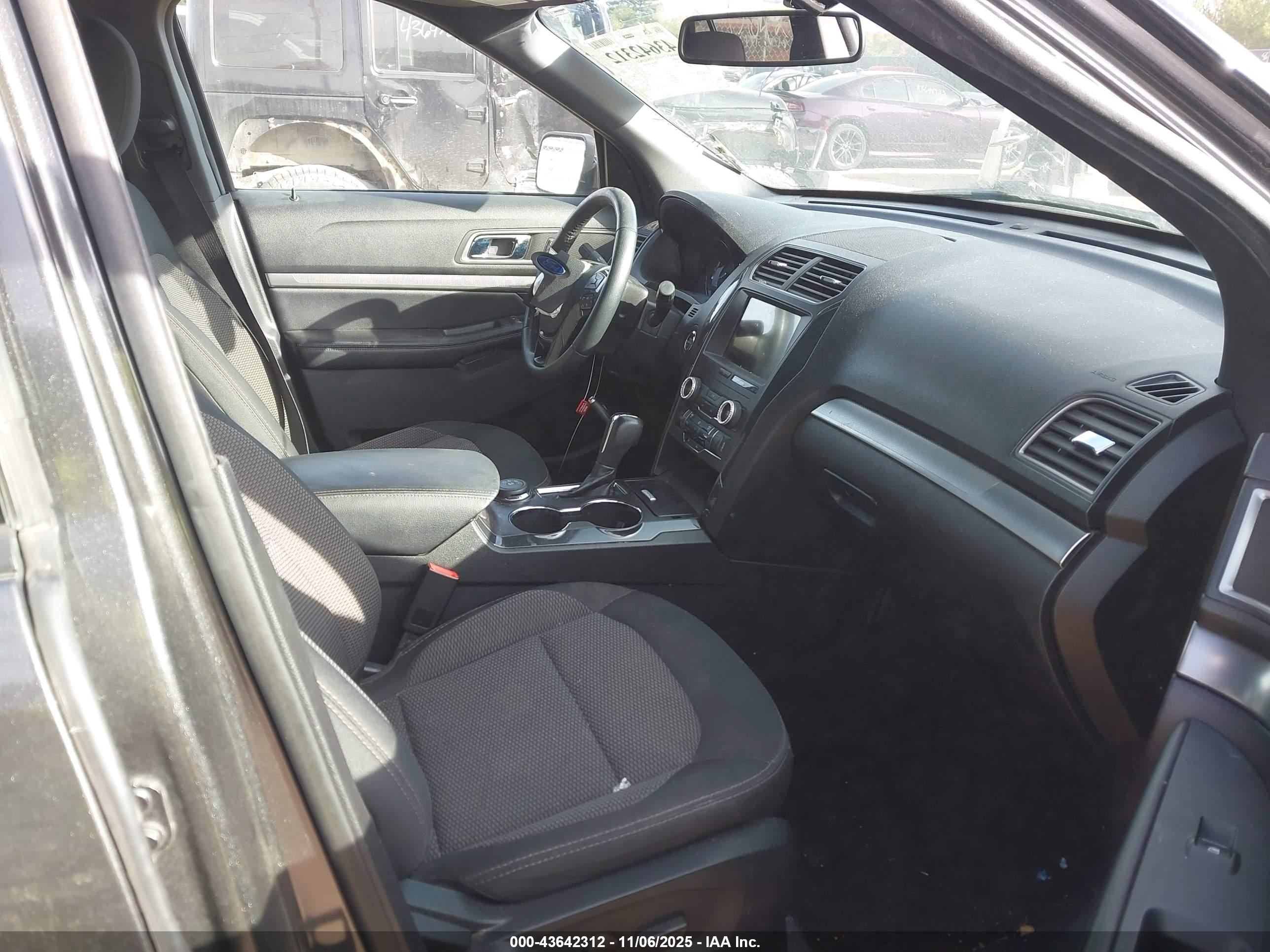 FORD EXPLORER image 5