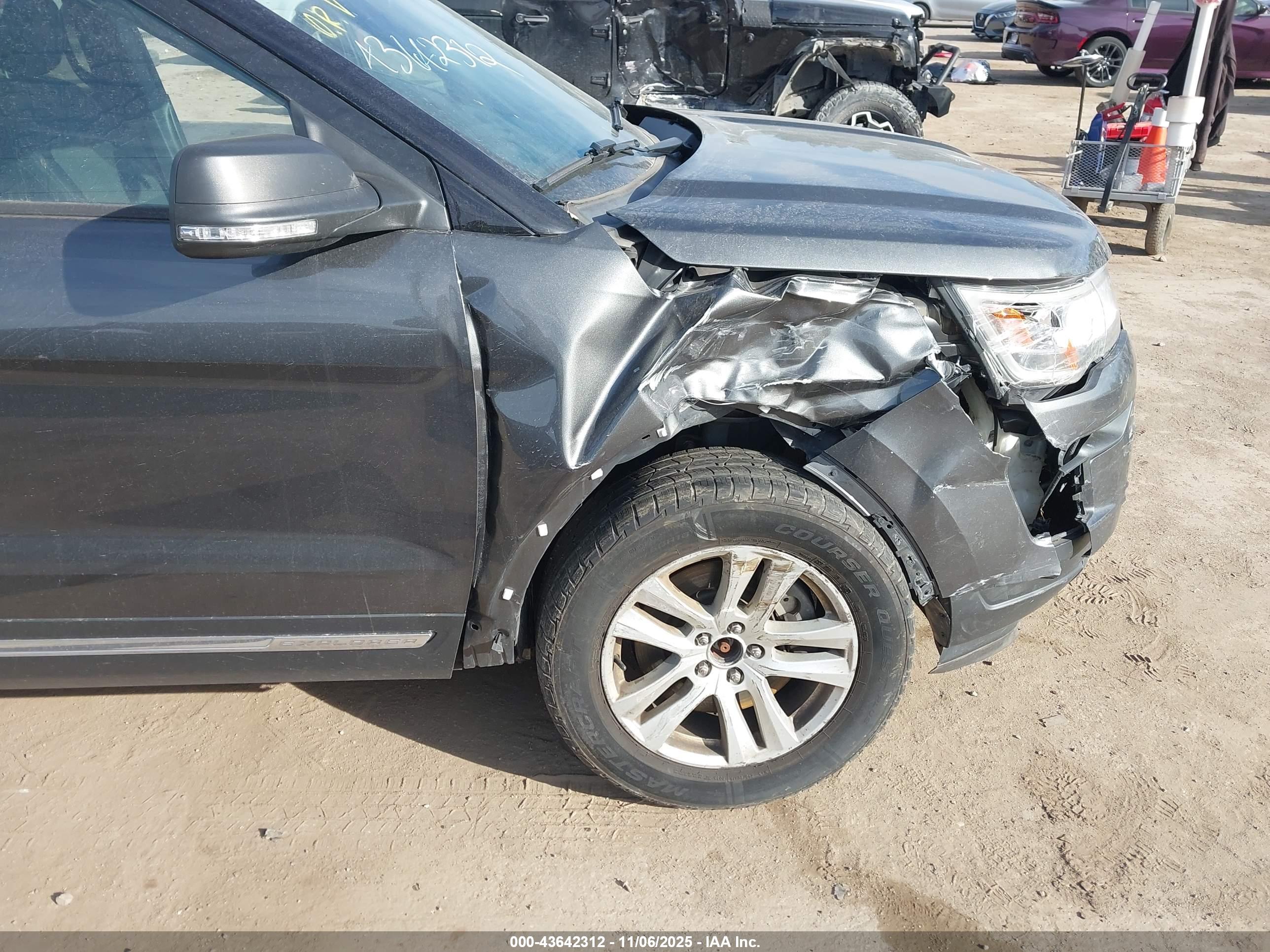 FORD EXPLORER image 6