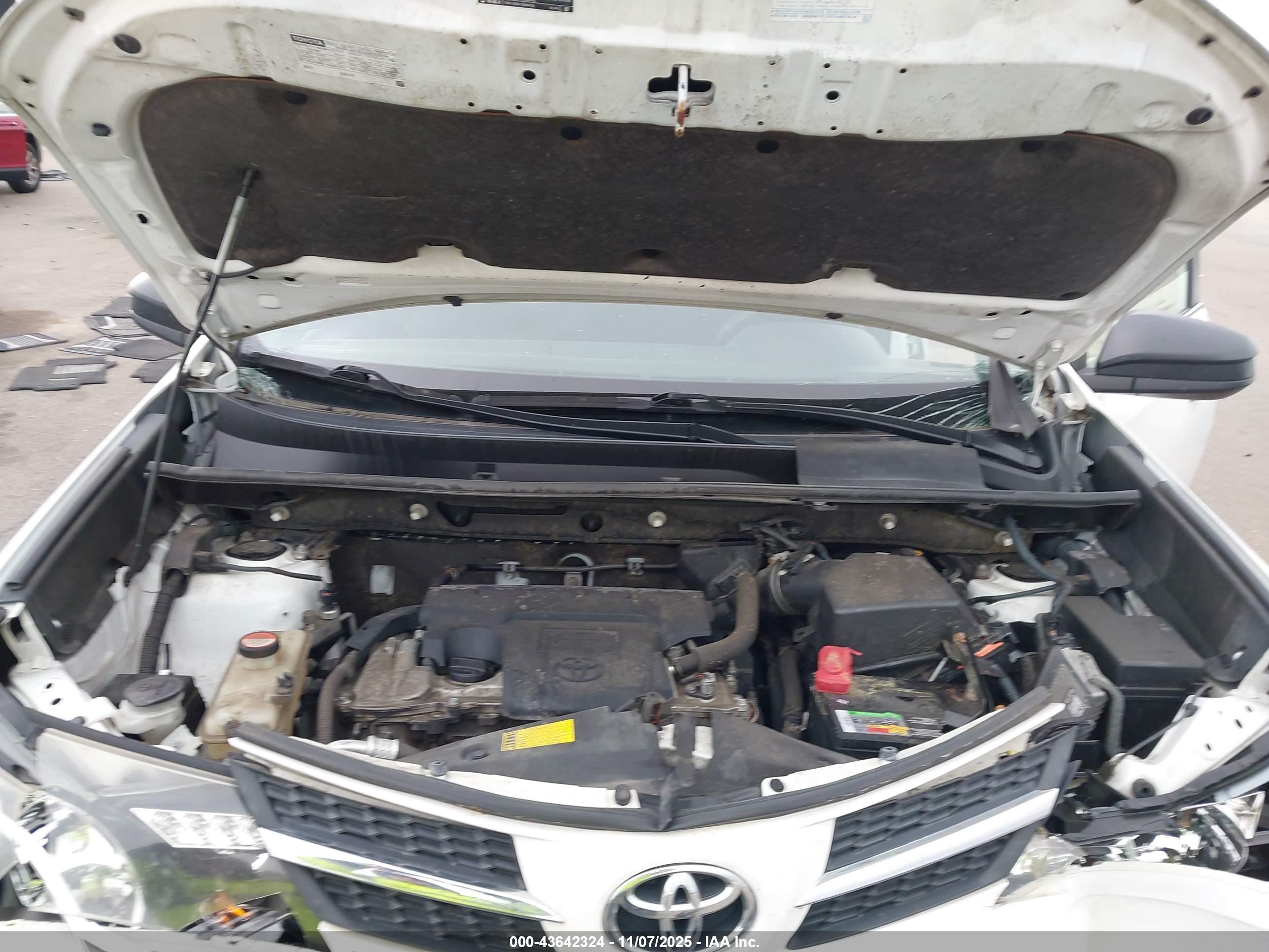TOYOTA RAV4 image 10