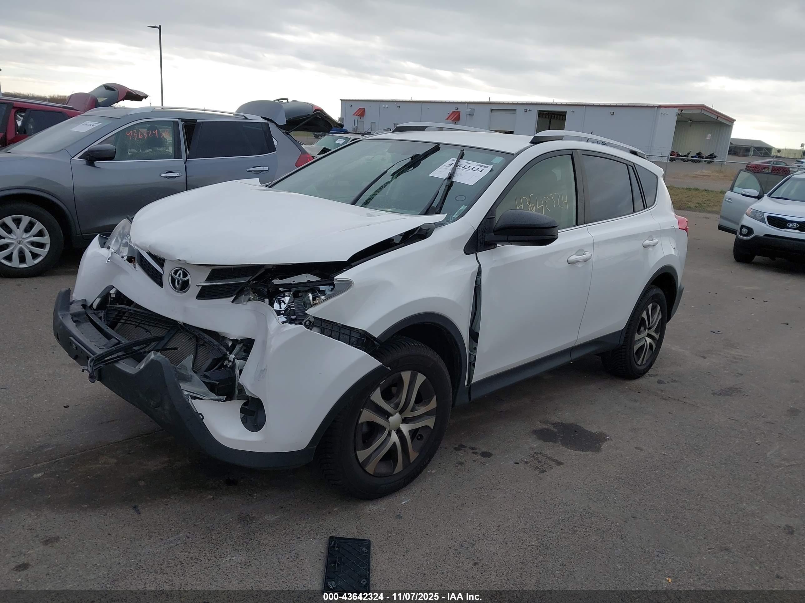 TOYOTA RAV4 image 2