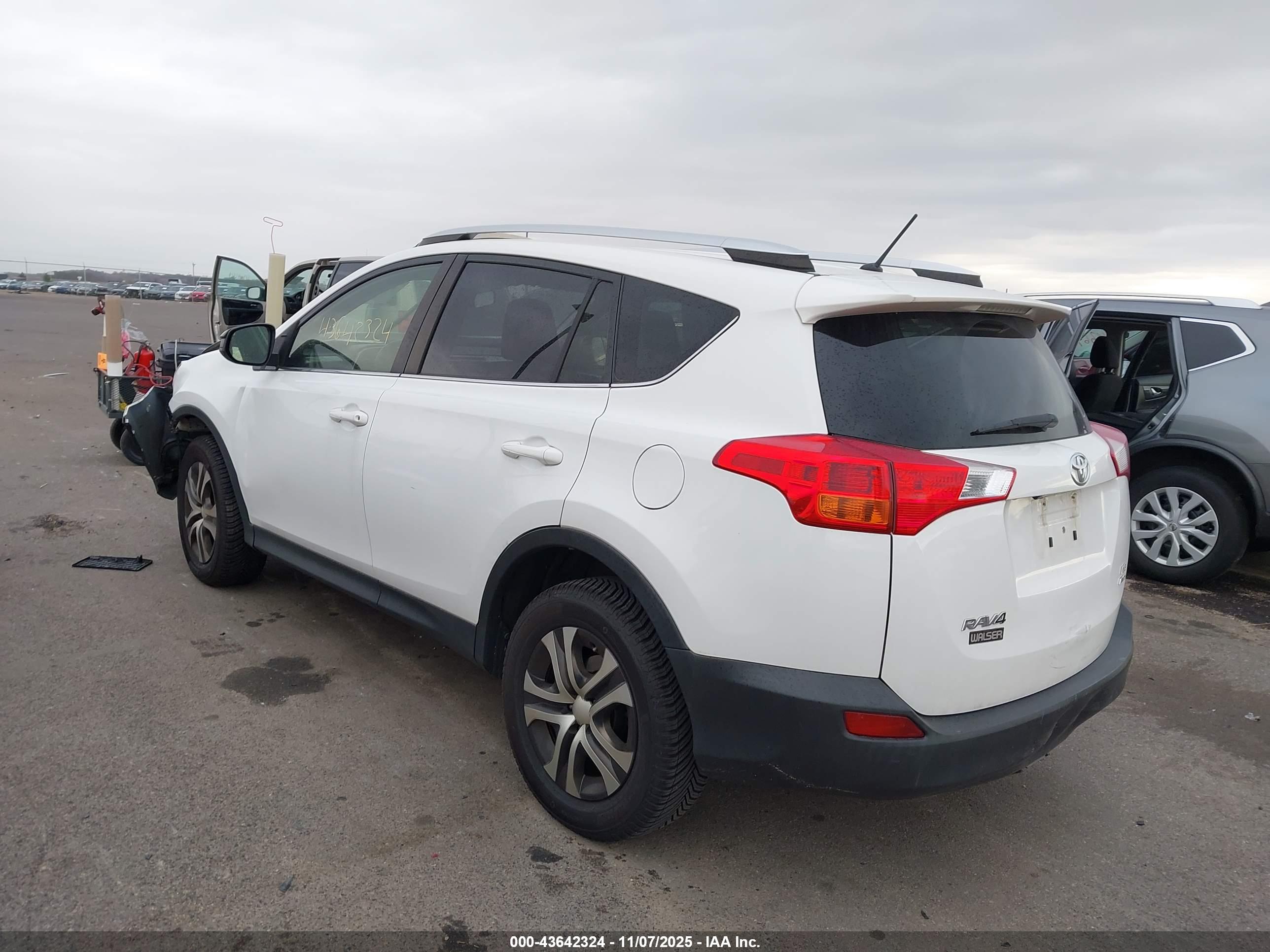 TOYOTA RAV4 image 3