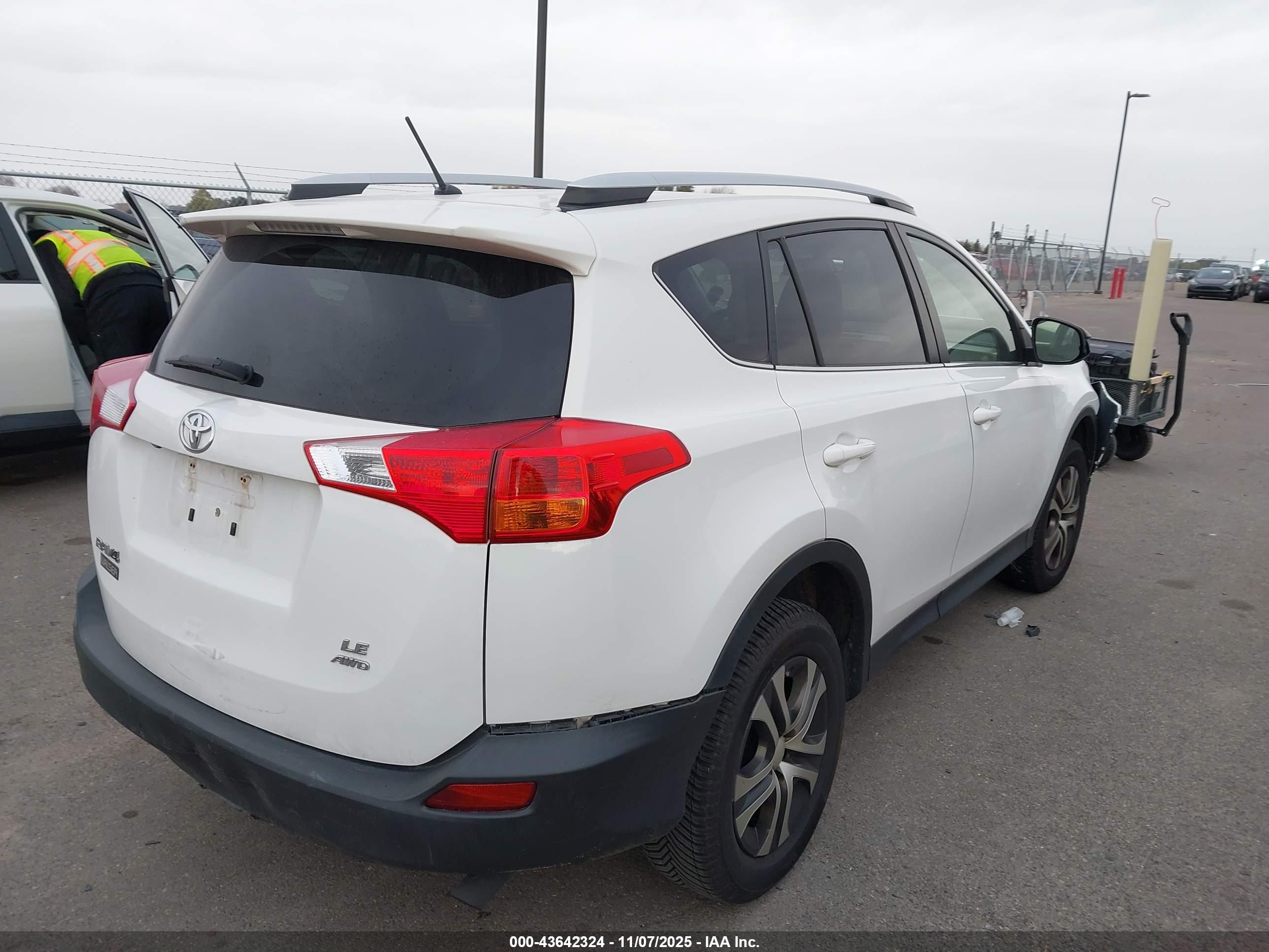 TOYOTA RAV4 image 4