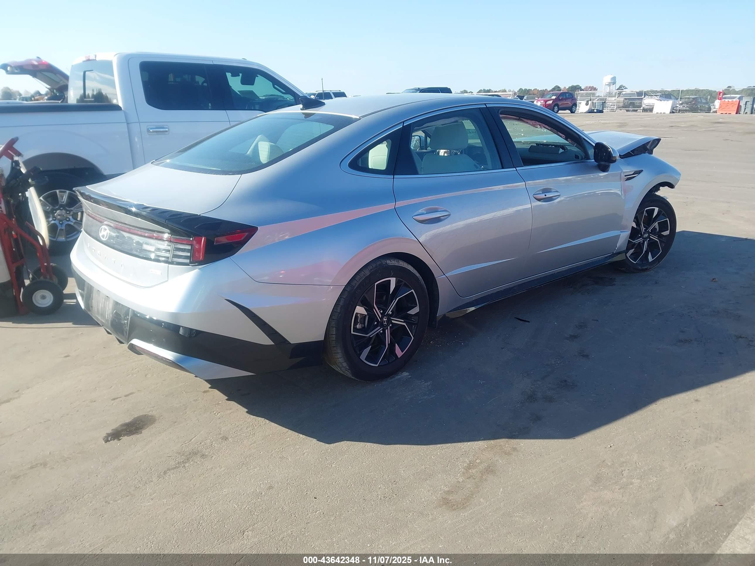 HYUNDAI SONATA image 4
