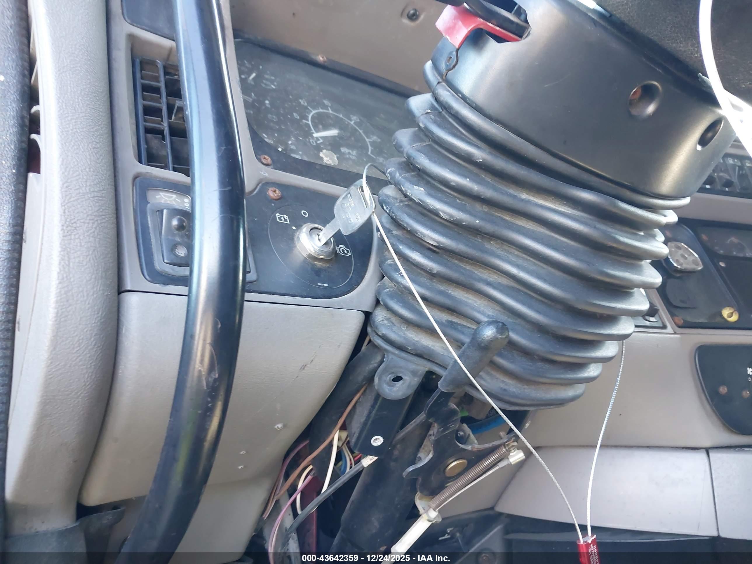 KENWORTH CONSTRUCTION image 11