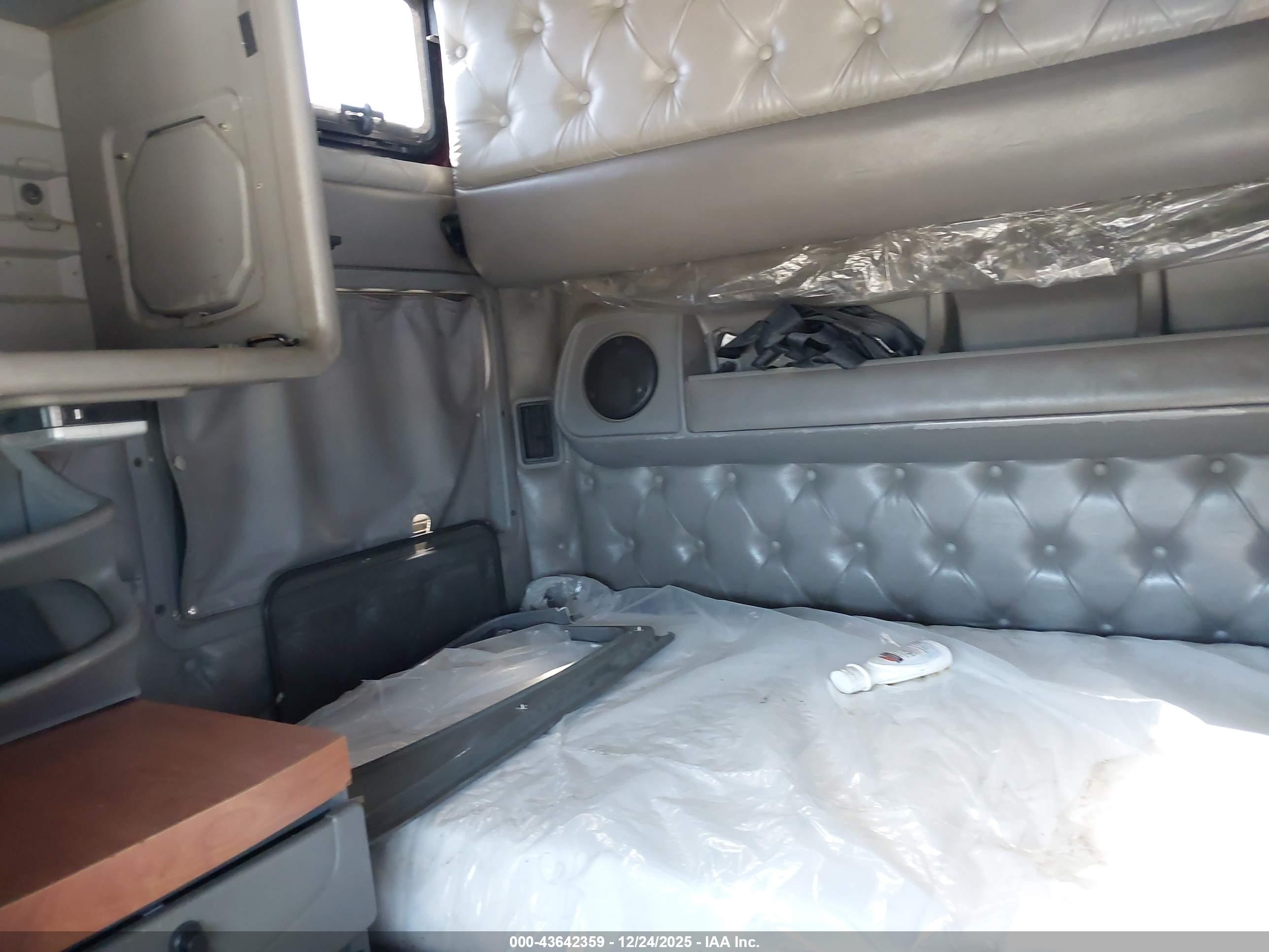 KENWORTH CONSTRUCTION image 7