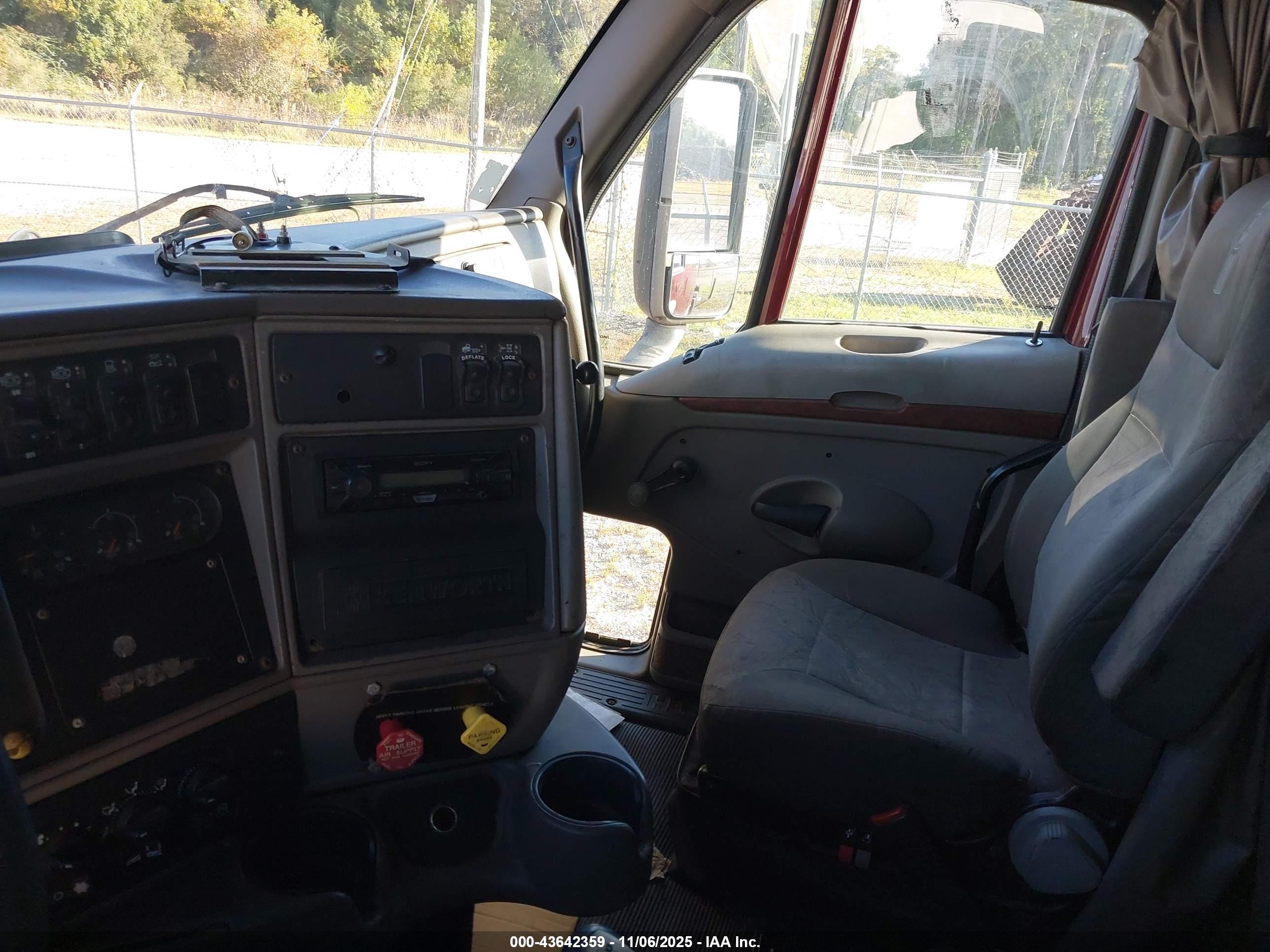 KENWORTH CONSTRUCTION image 8