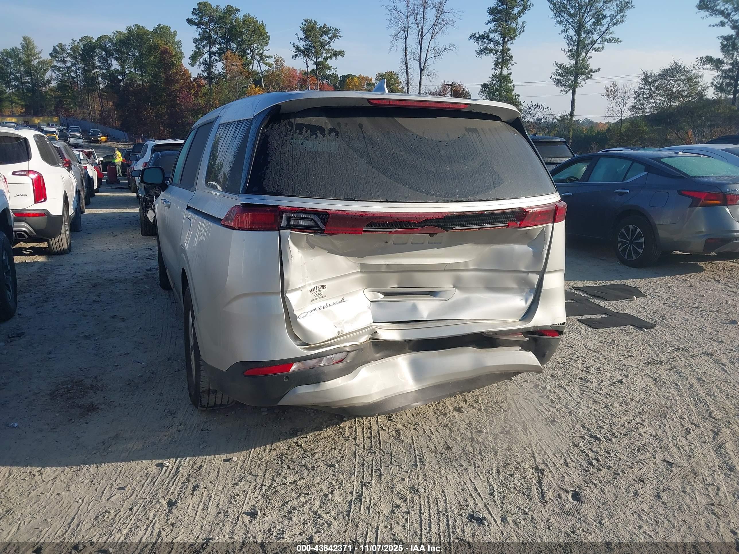 KIA CARNIVAL image 3