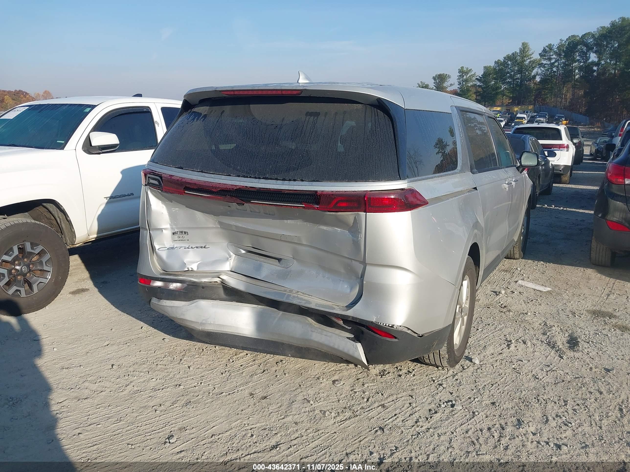 KIA CARNIVAL image 4