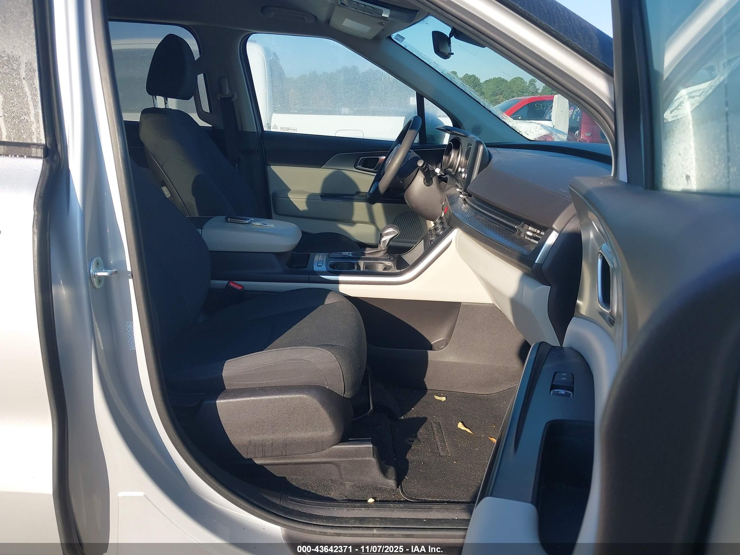 KIA CARNIVAL image 5