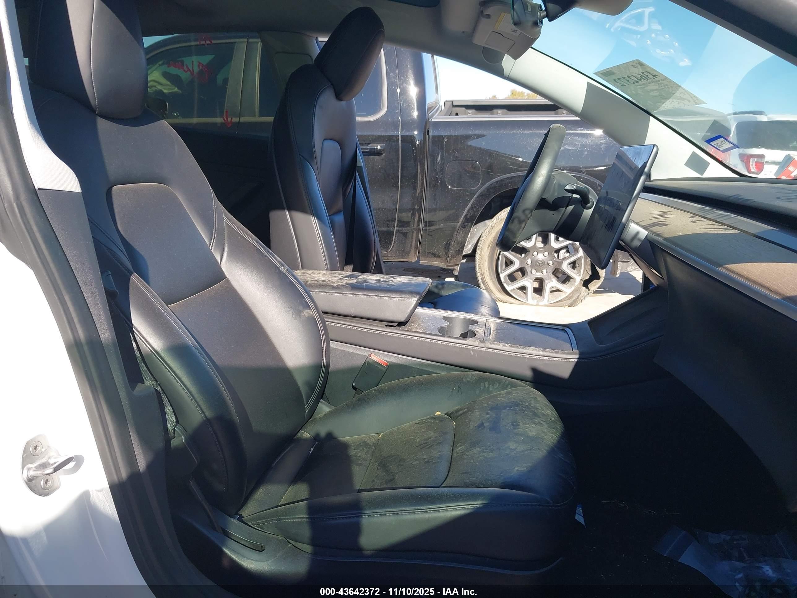 TESLA MODEL image 5