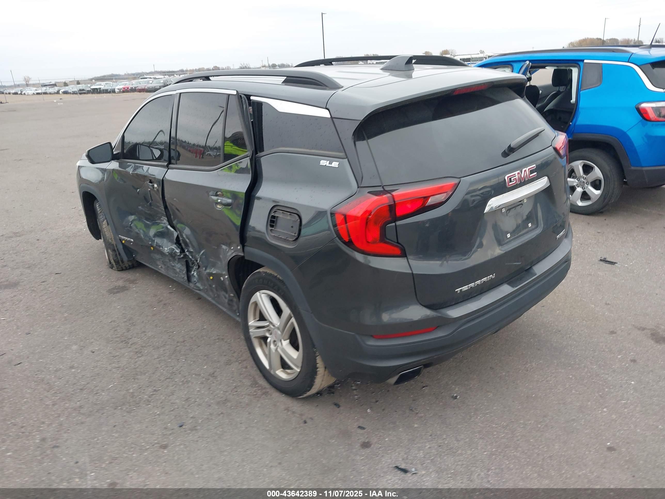 GMC TERRAIN image 3