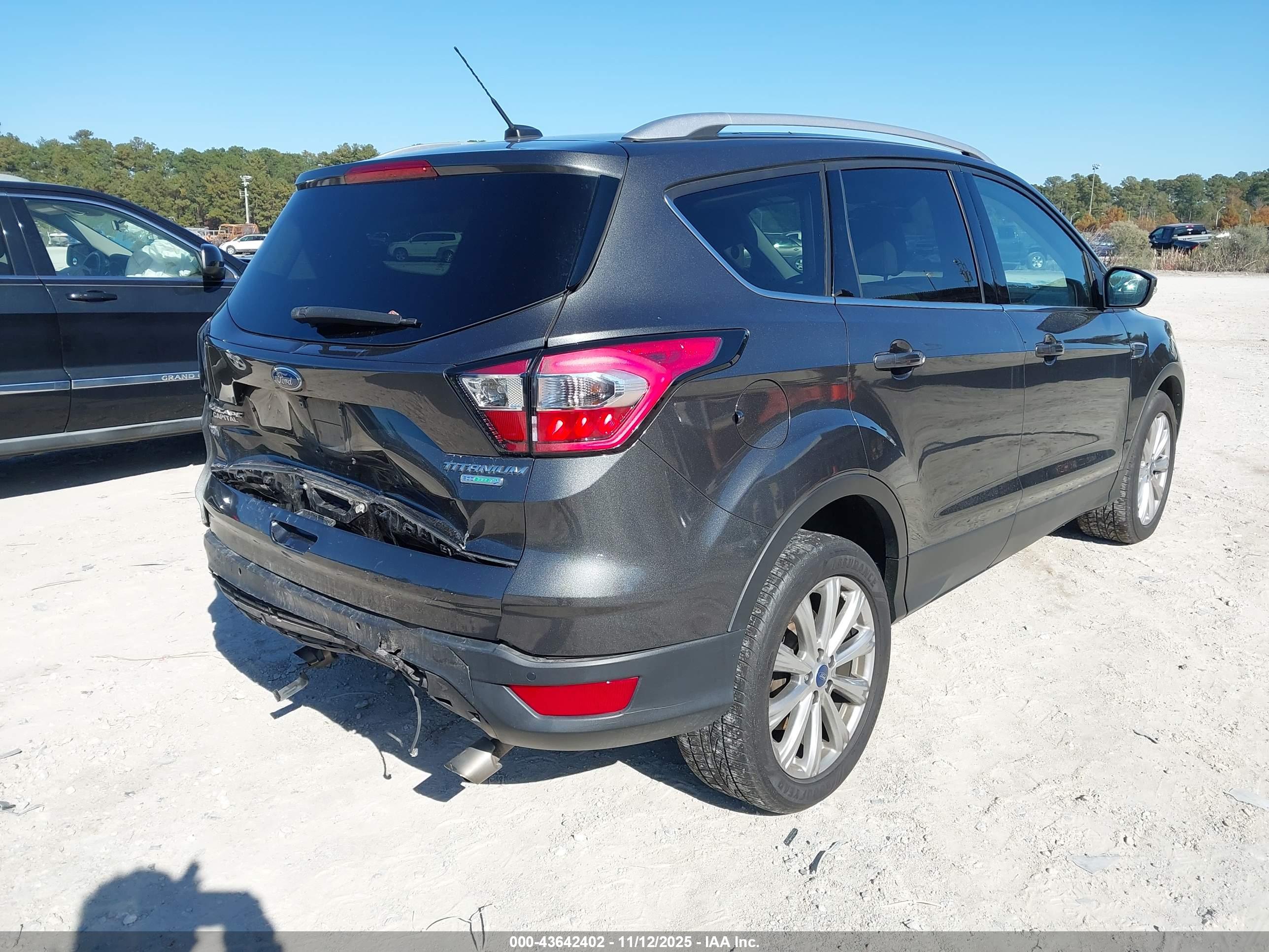 FORD ESCAPE image 4