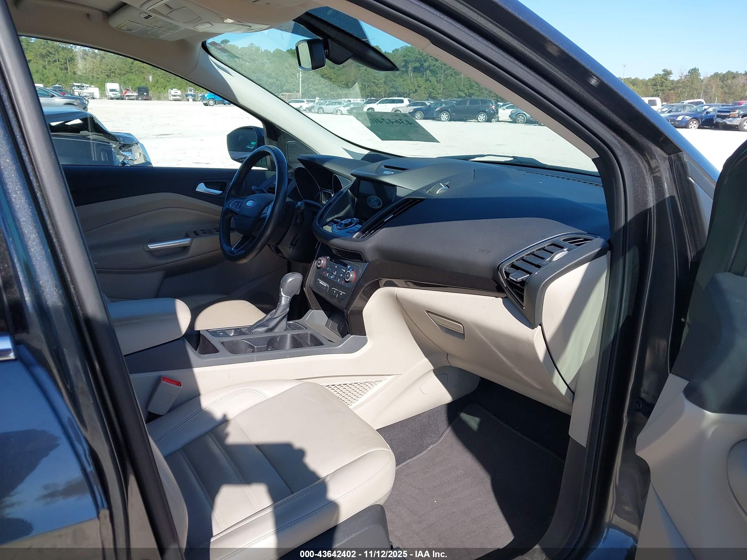 FORD ESCAPE image 5
