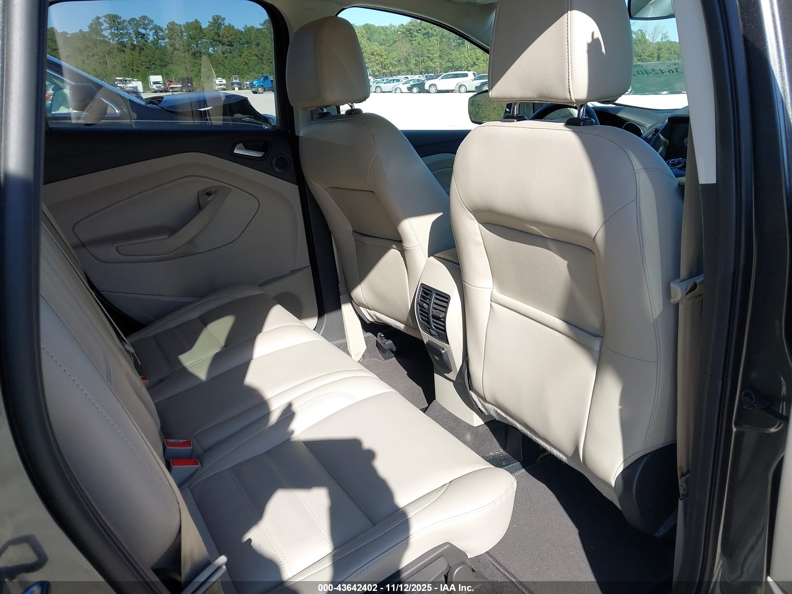 FORD ESCAPE image 8