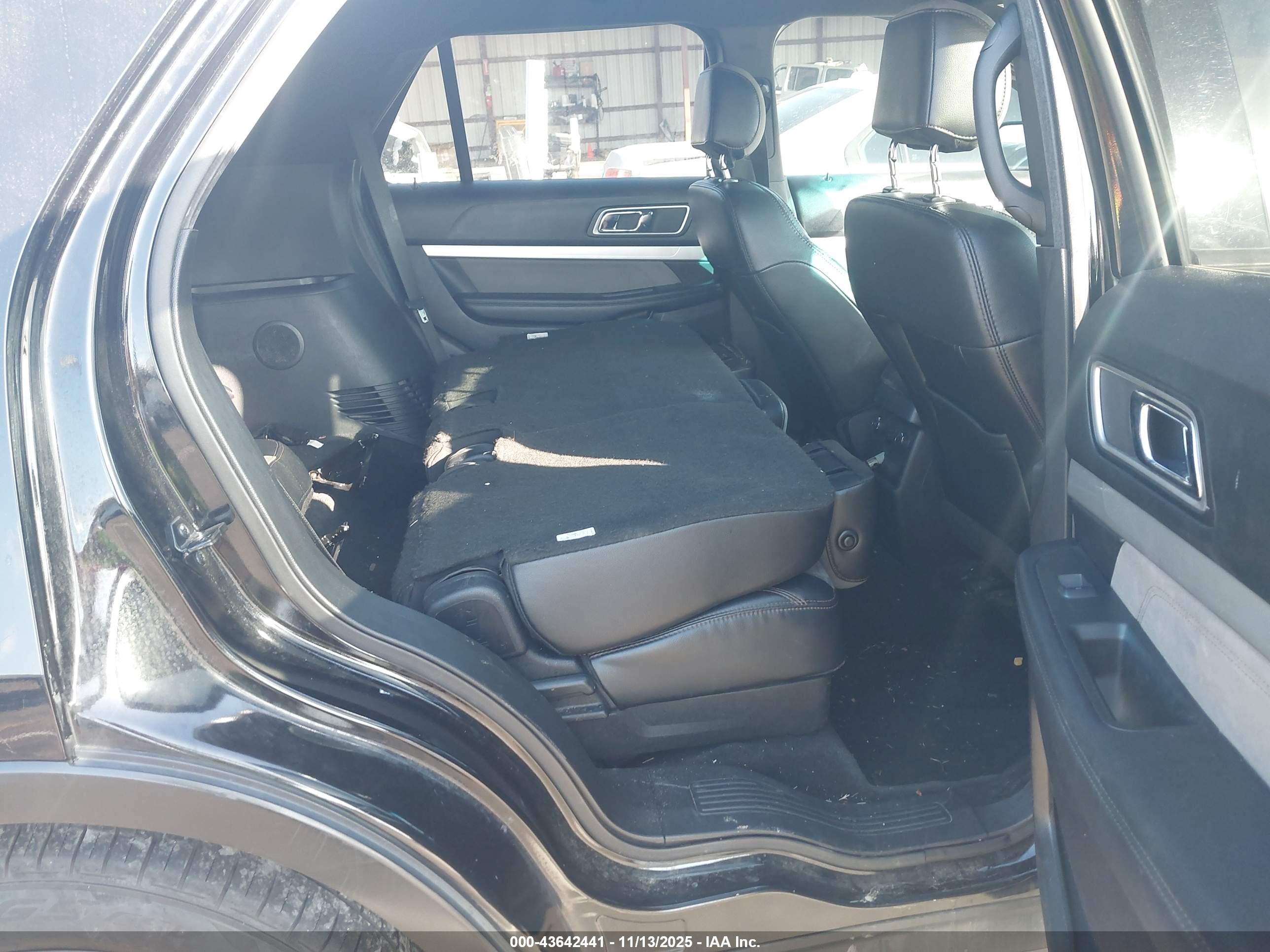 FORD EXPLORER image 8