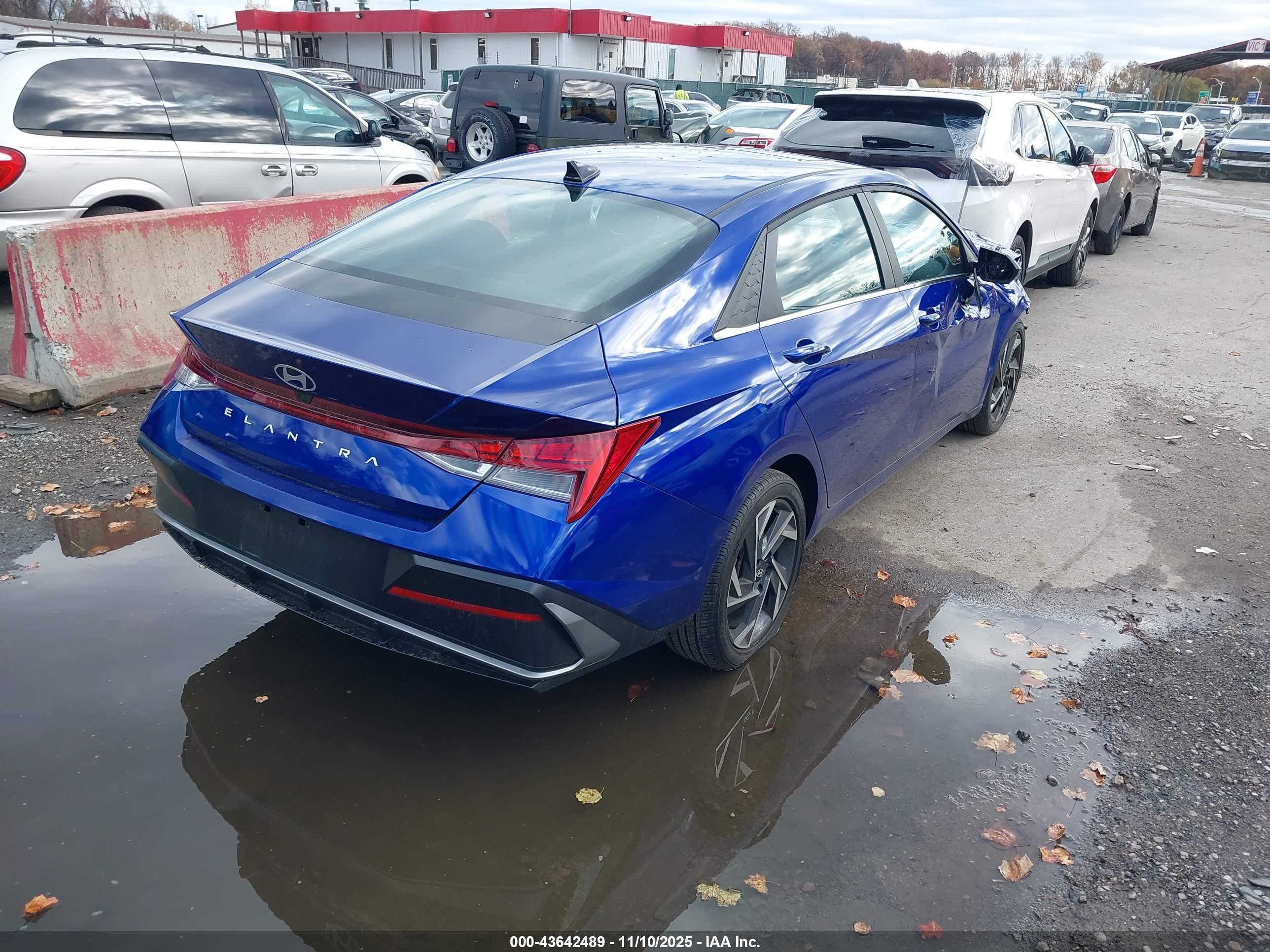 HYUNDAI ELANTRA image 4