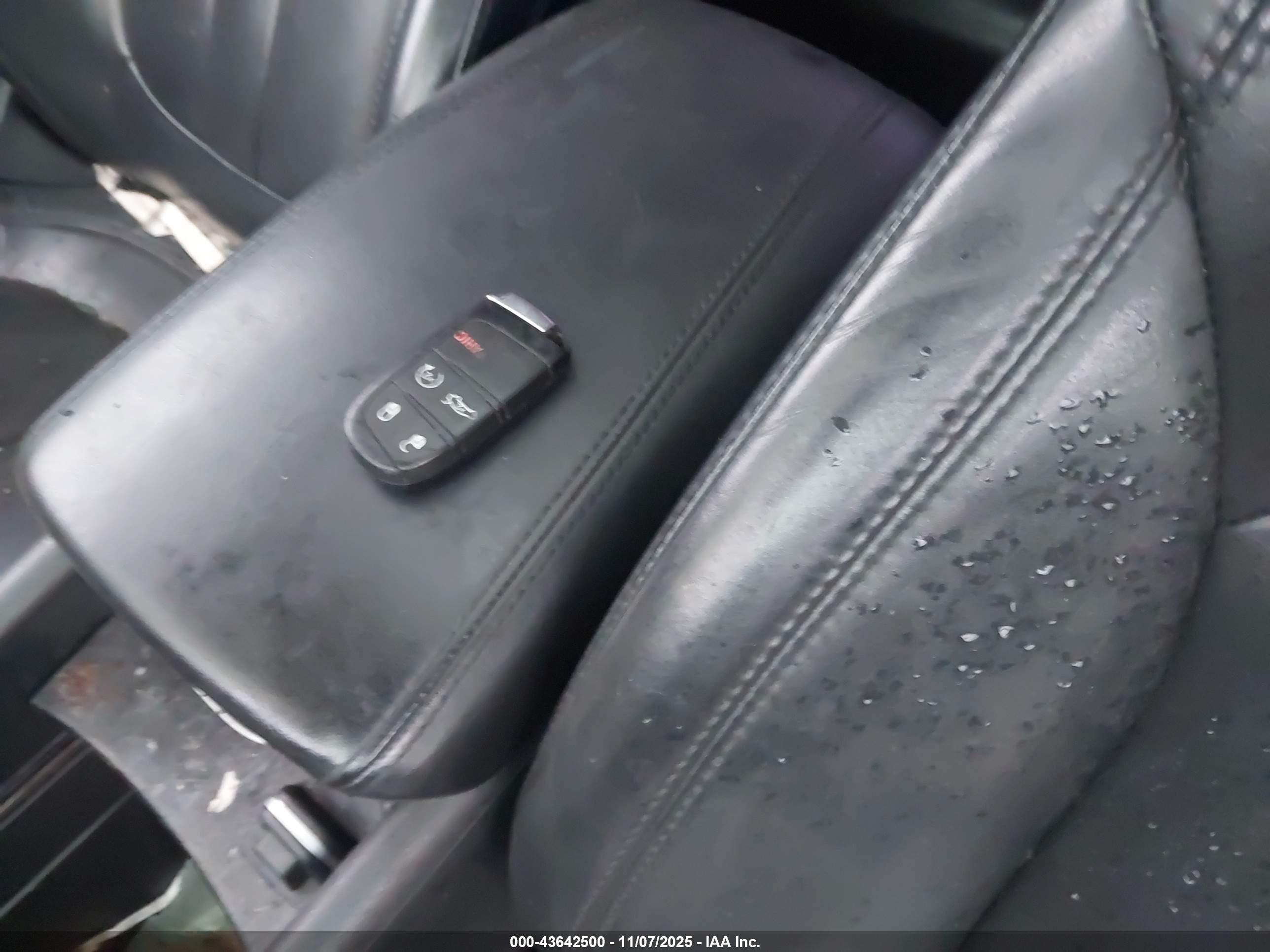 CHRYSLER 200 image 11