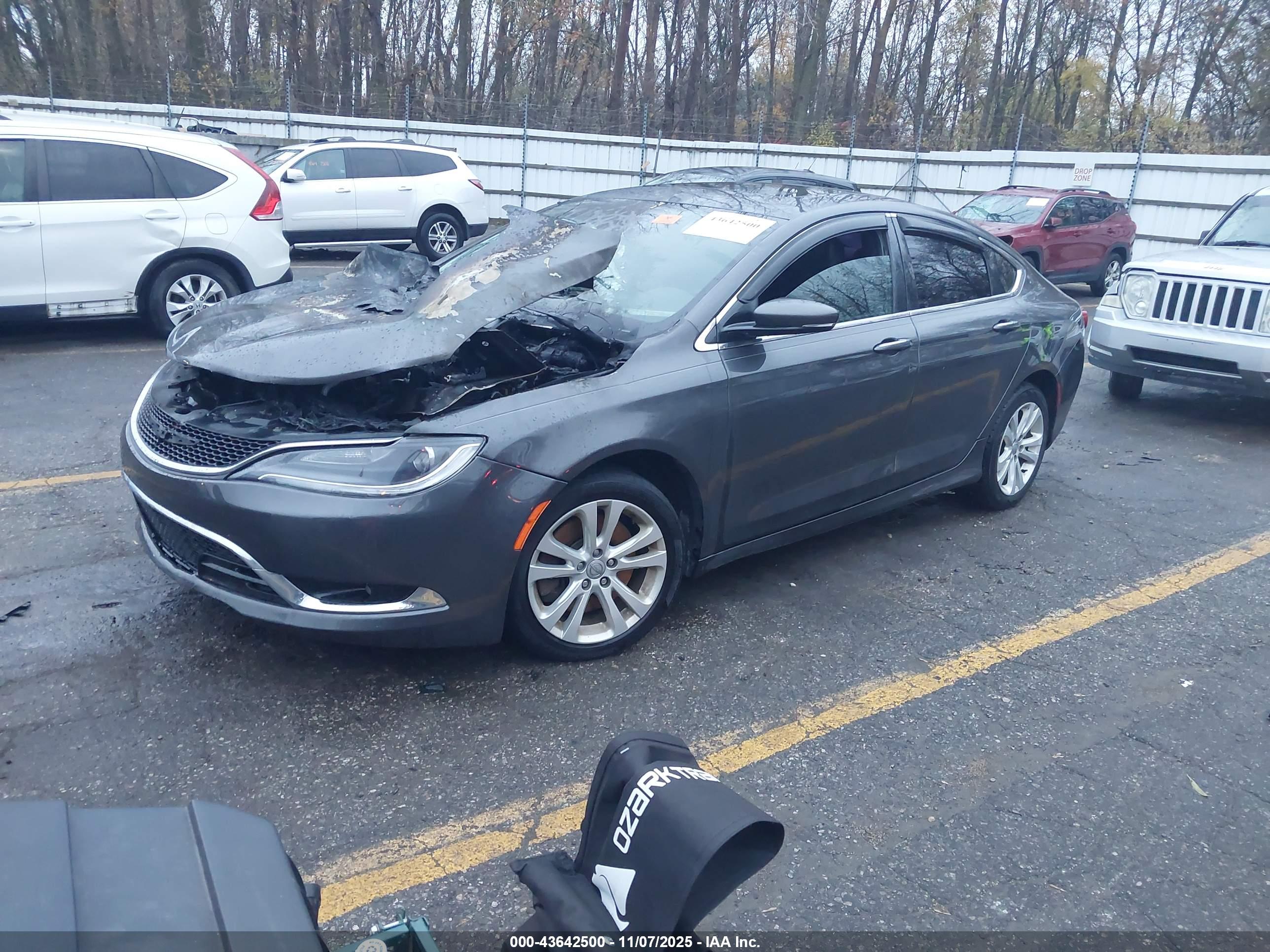 CHRYSLER 200 image 2