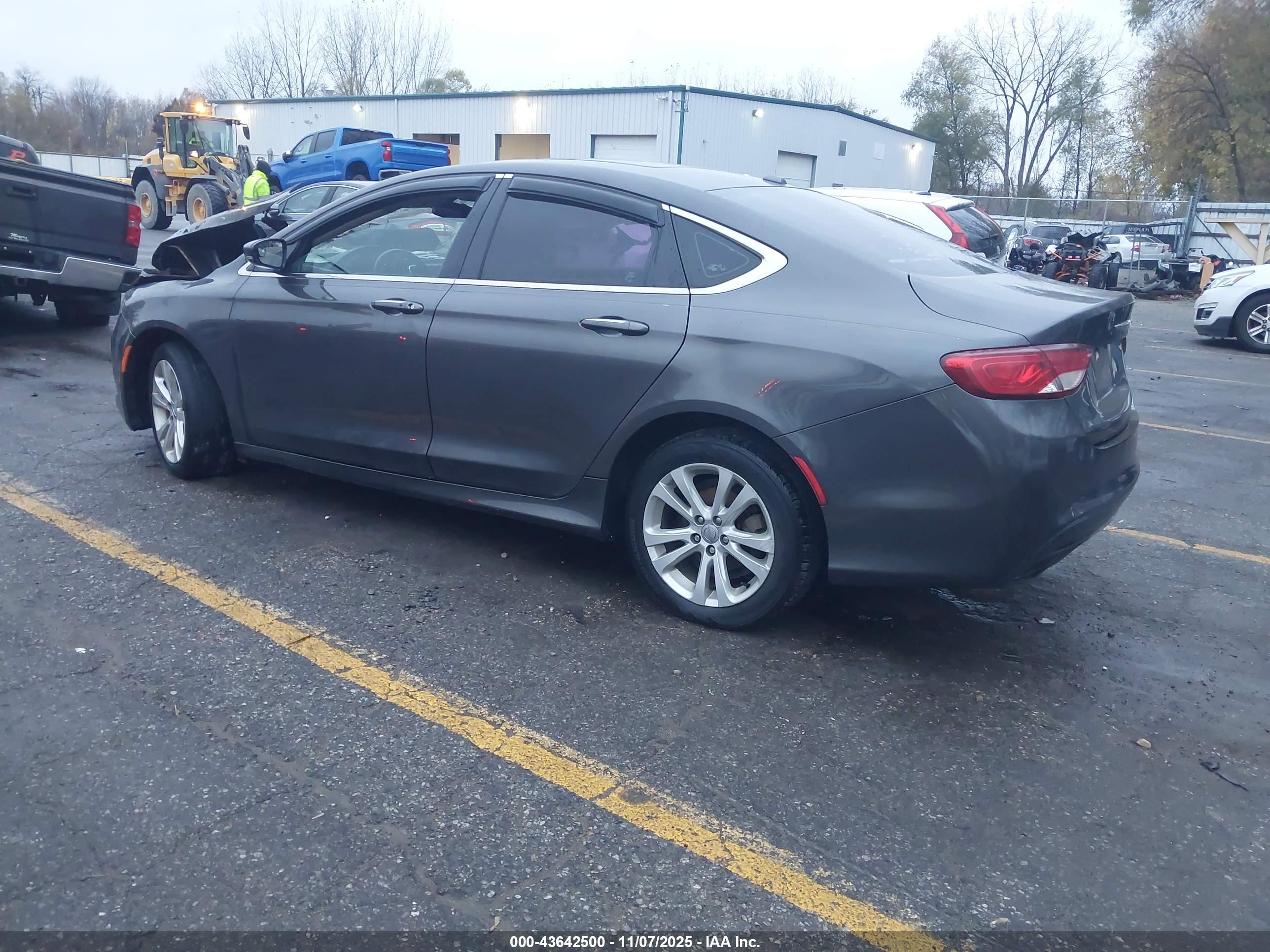 CHRYSLER 200 image 3