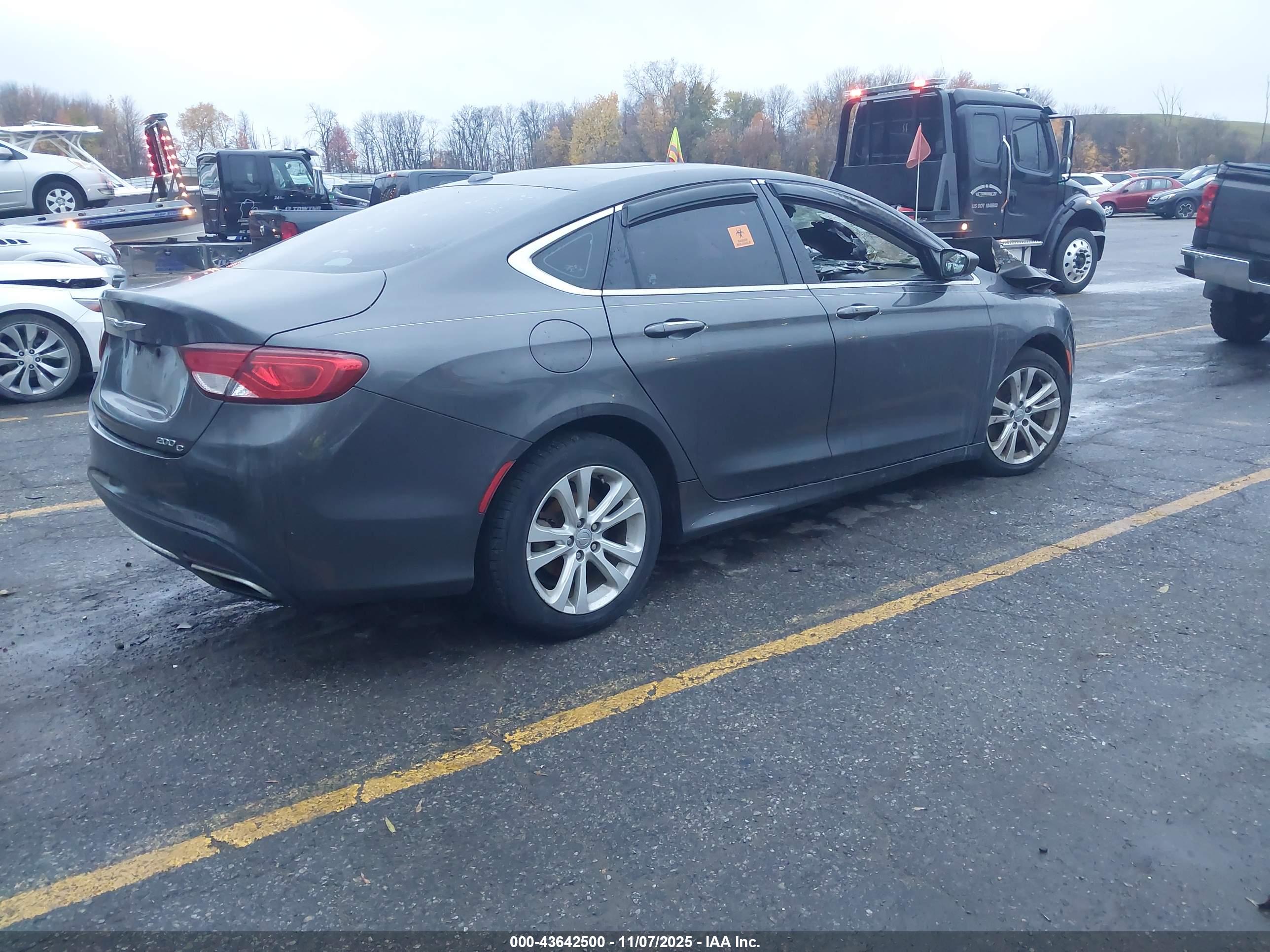 CHRYSLER 200 image 4