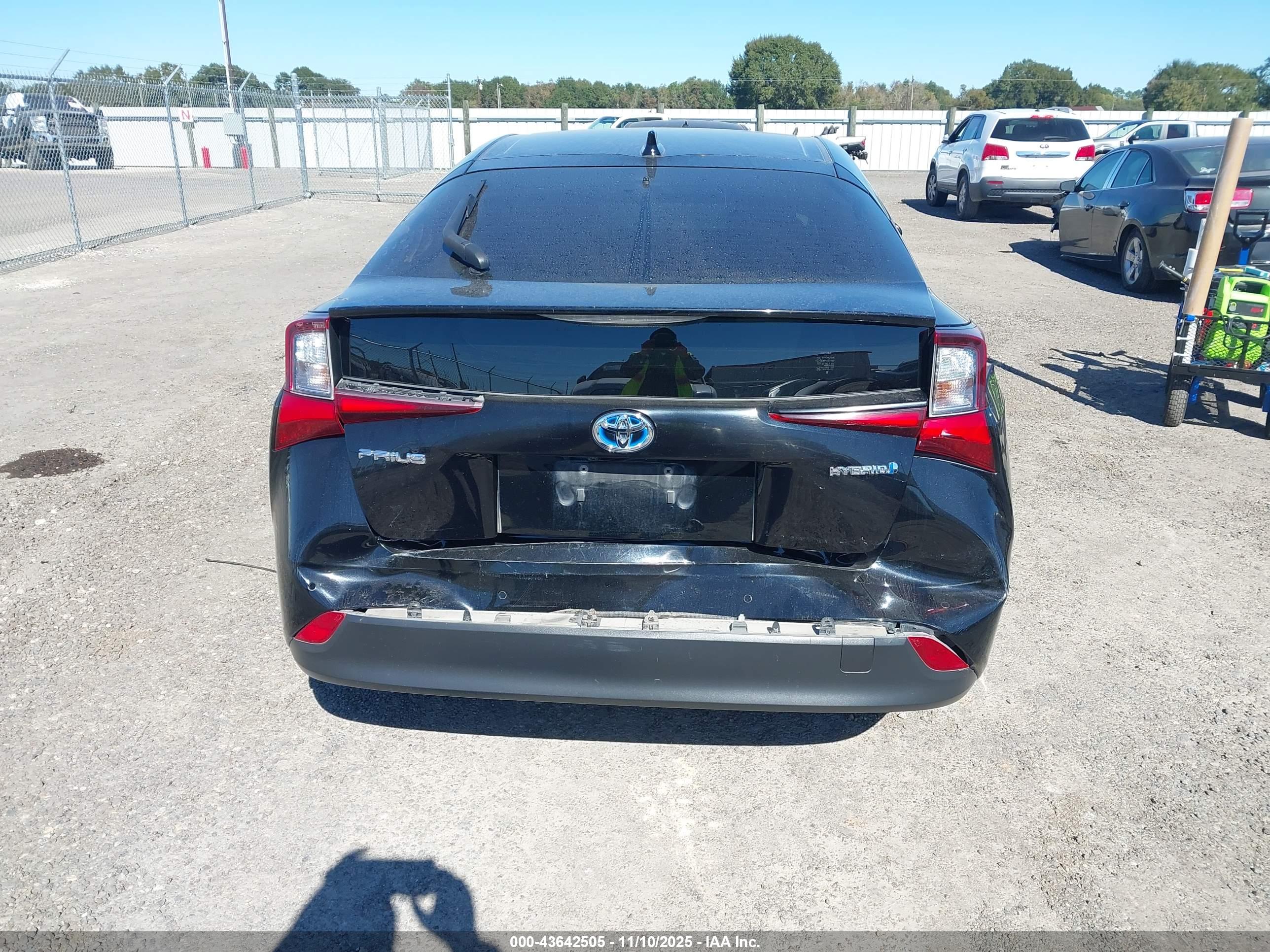 TOYOTA PRIUS image 6