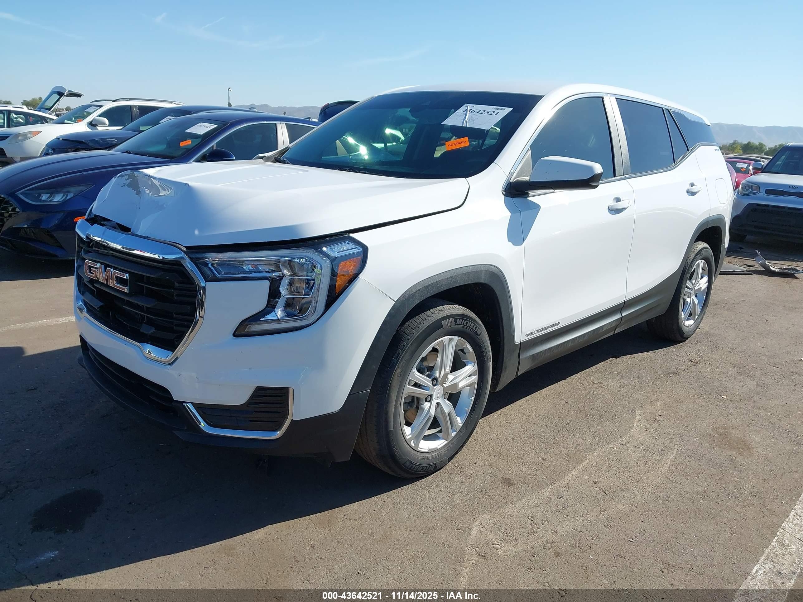 GMC TERRAIN image 2