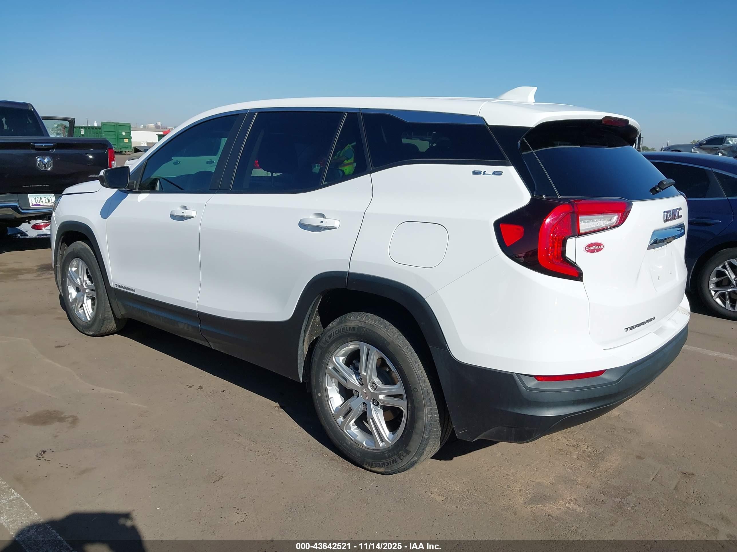 GMC TERRAIN image 3
