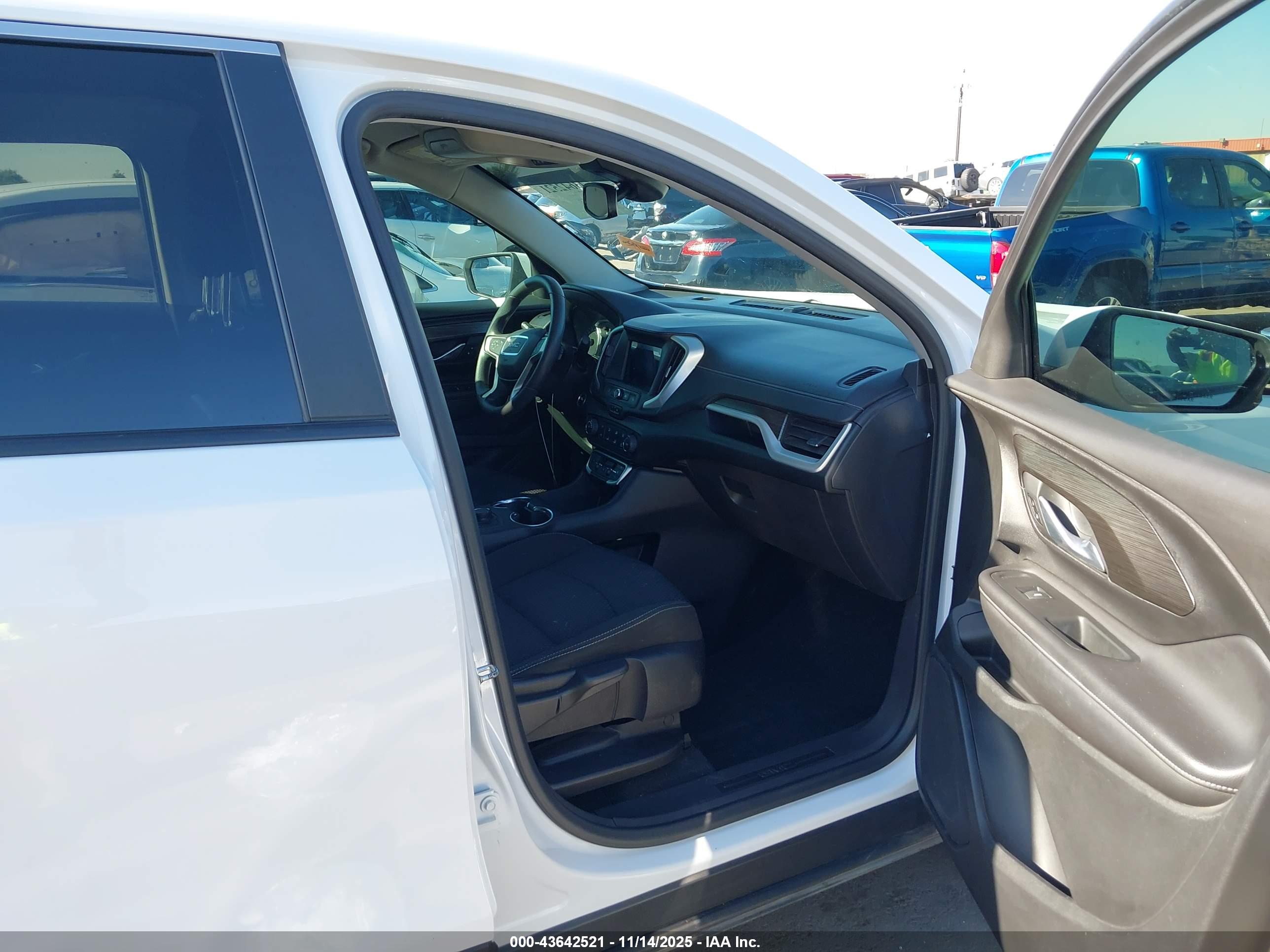 GMC TERRAIN image 5