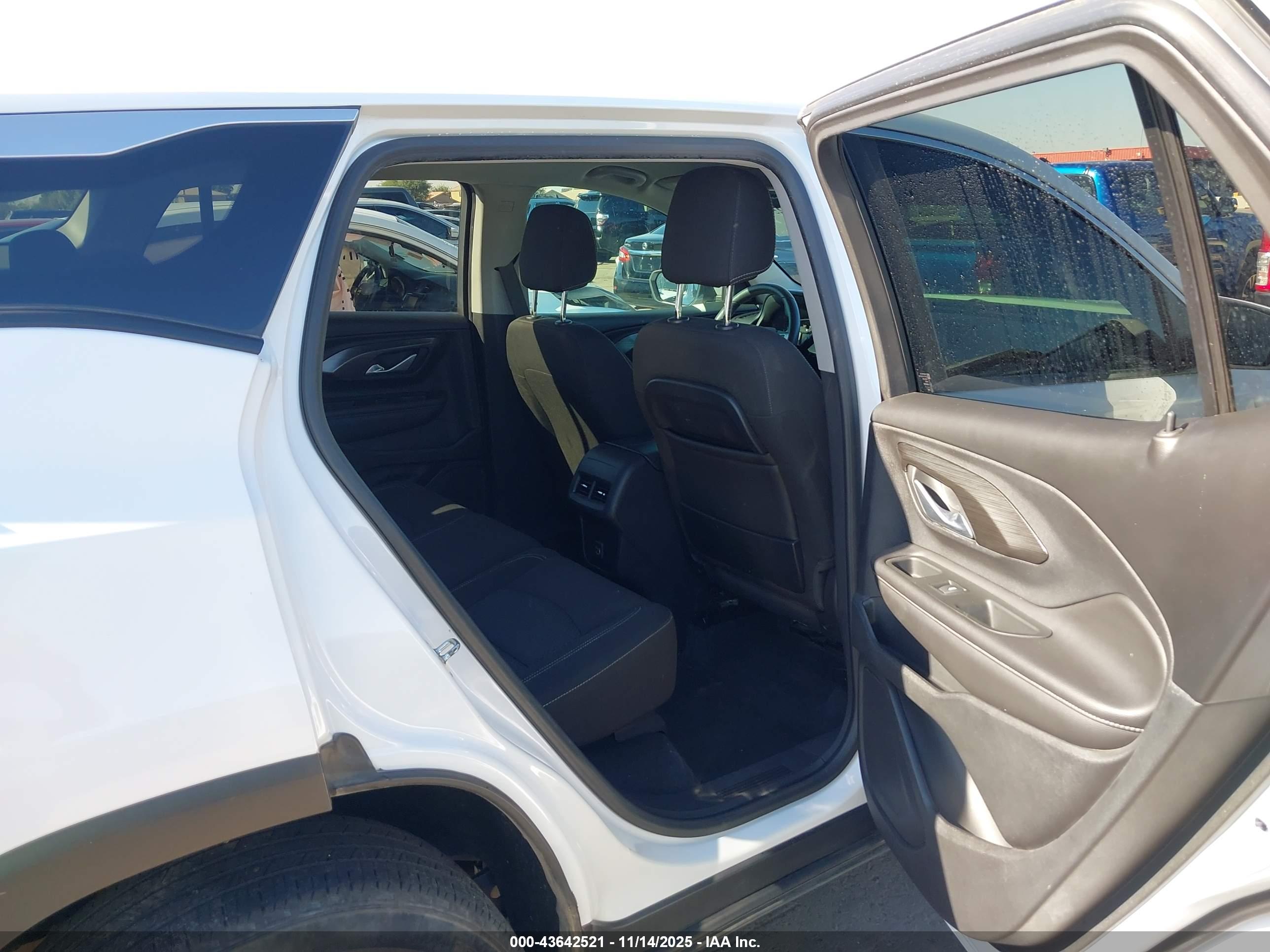 GMC TERRAIN image 8