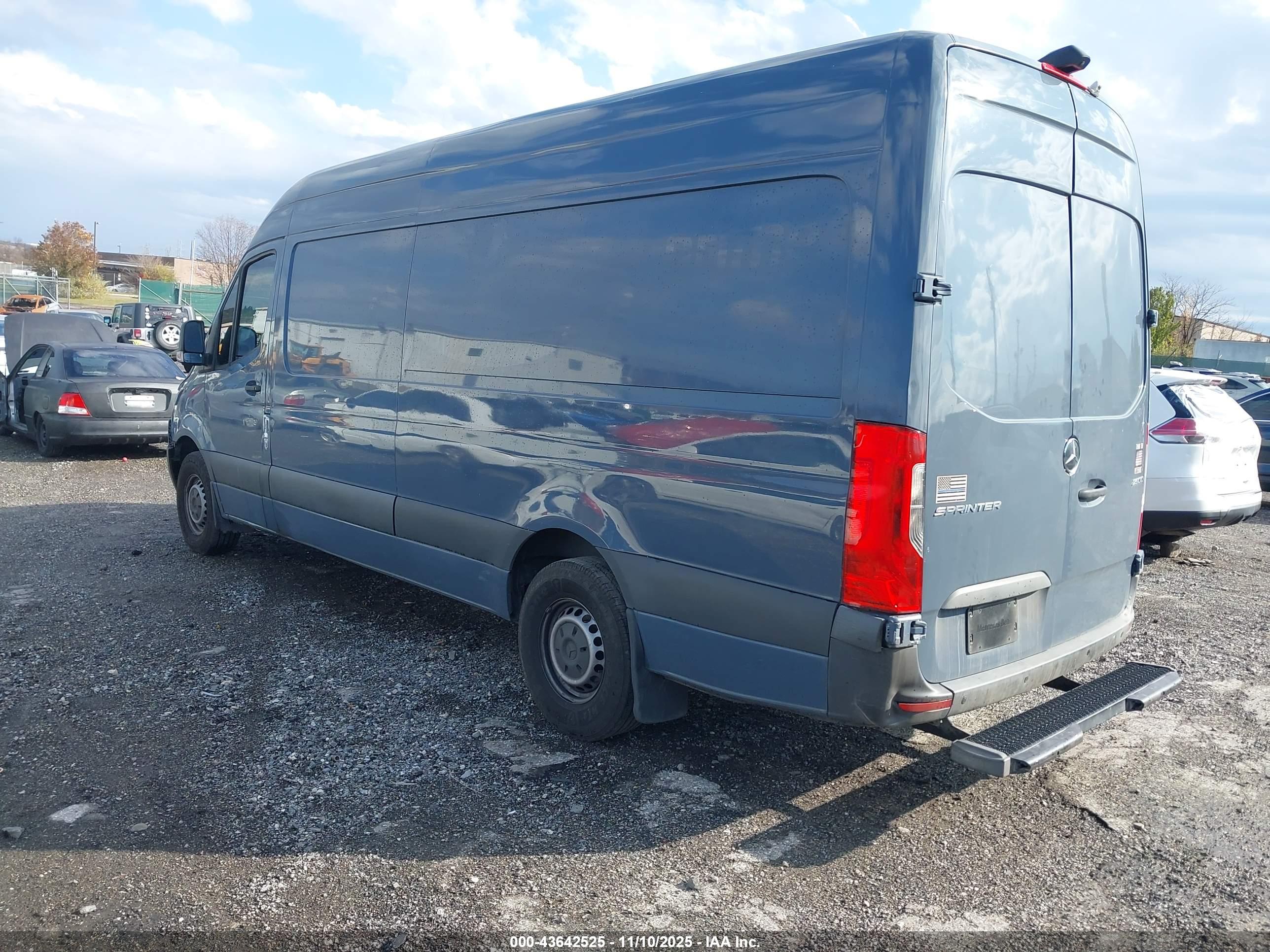 MERCEDES-BENZ SPRINTER image 3