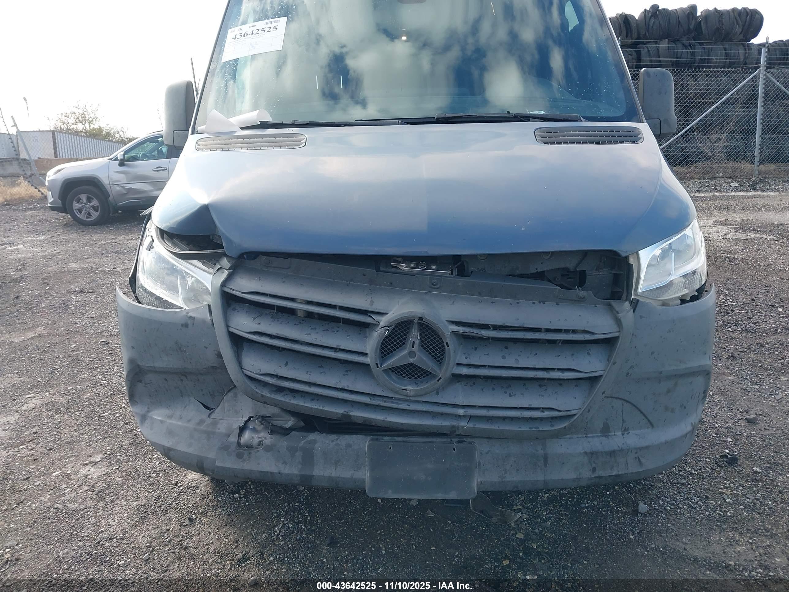 MERCEDES-BENZ SPRINTER image 6