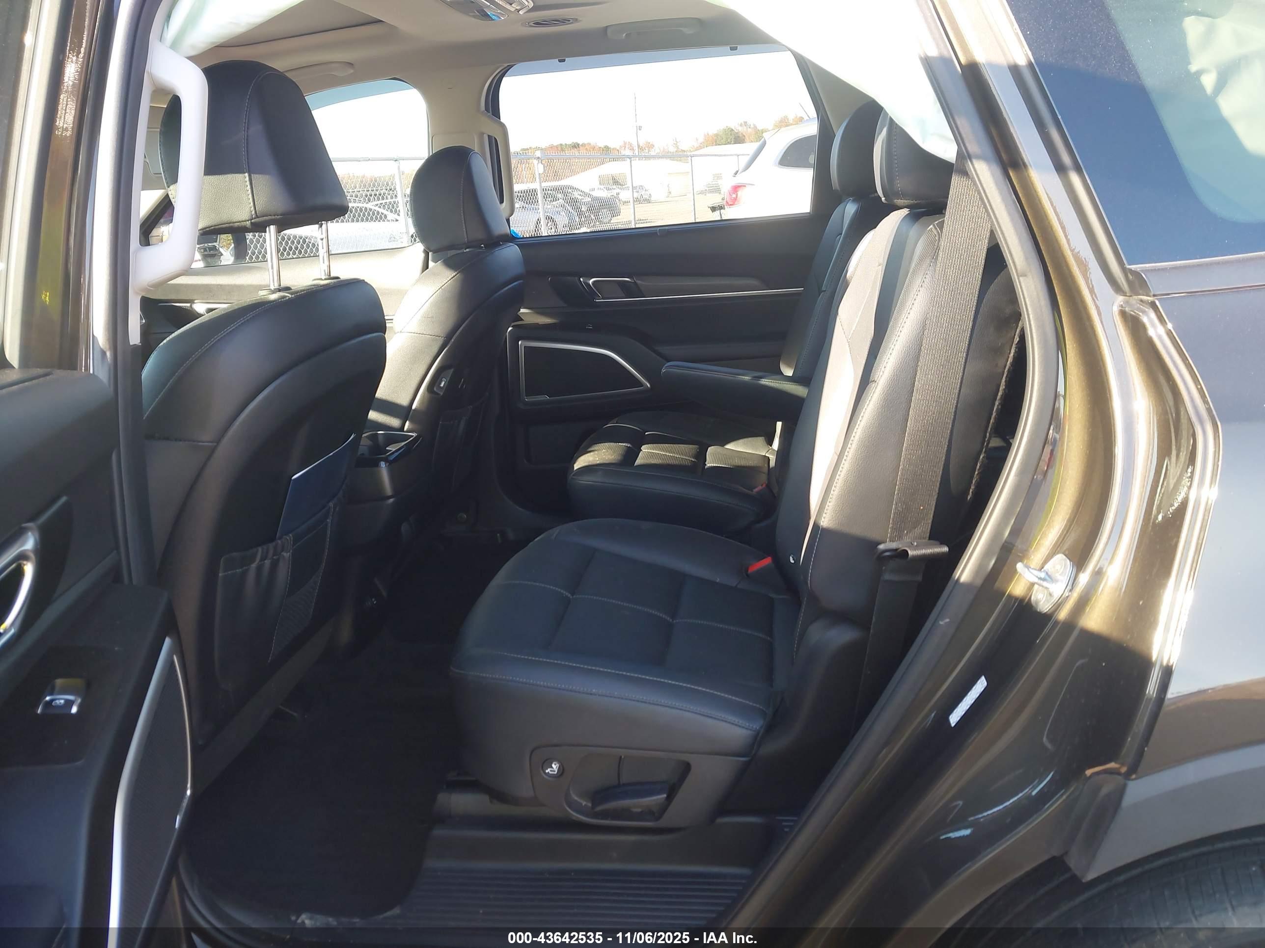 KIA TELLURIDE image 8