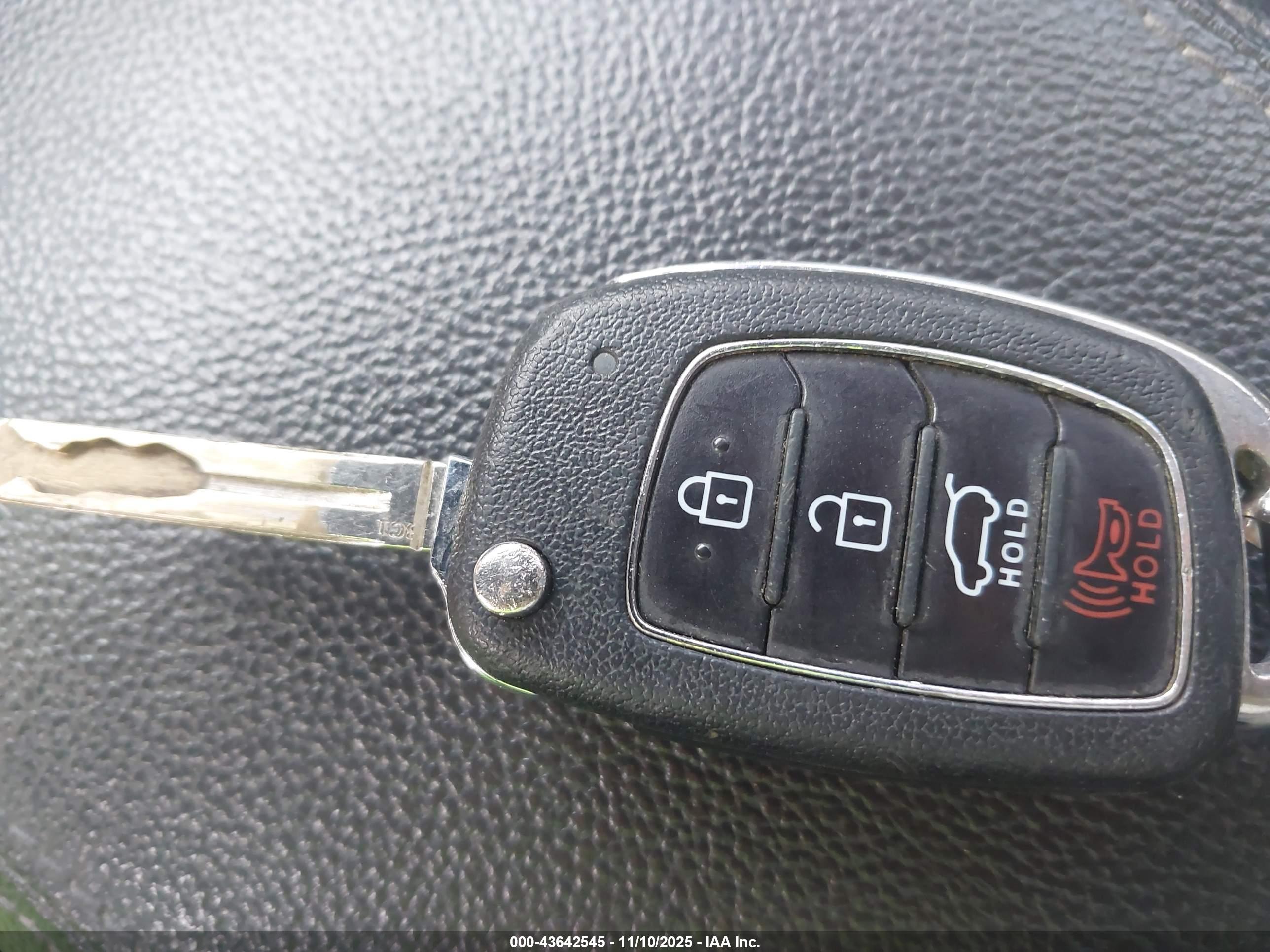 HYUNDAI TUCSON image 11
