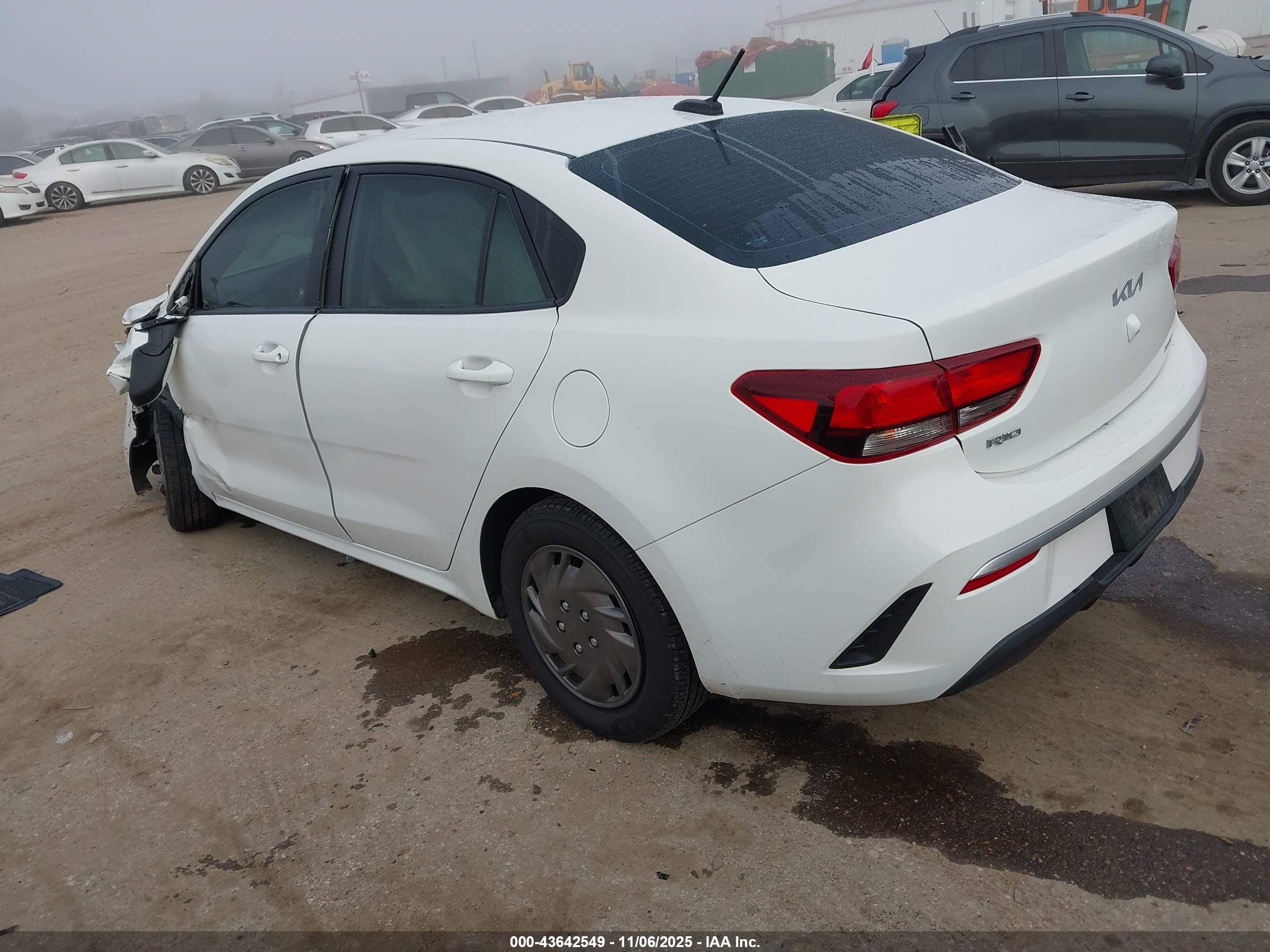 KIA RIO image 3