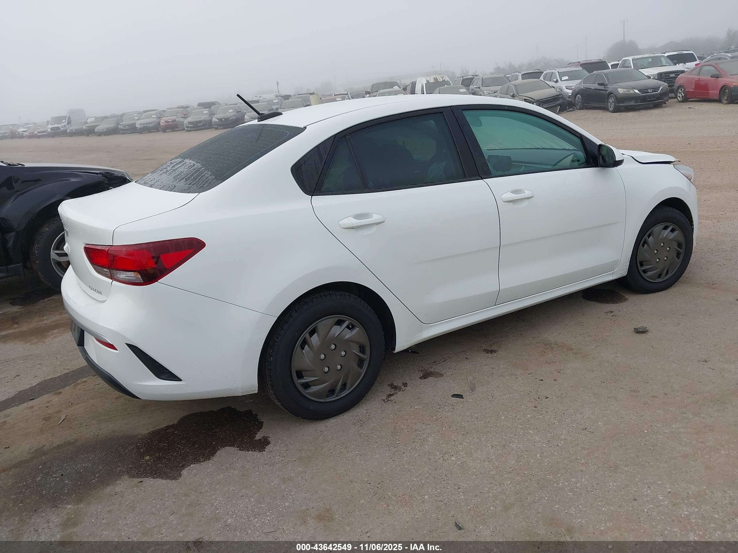 KIA RIO image 4