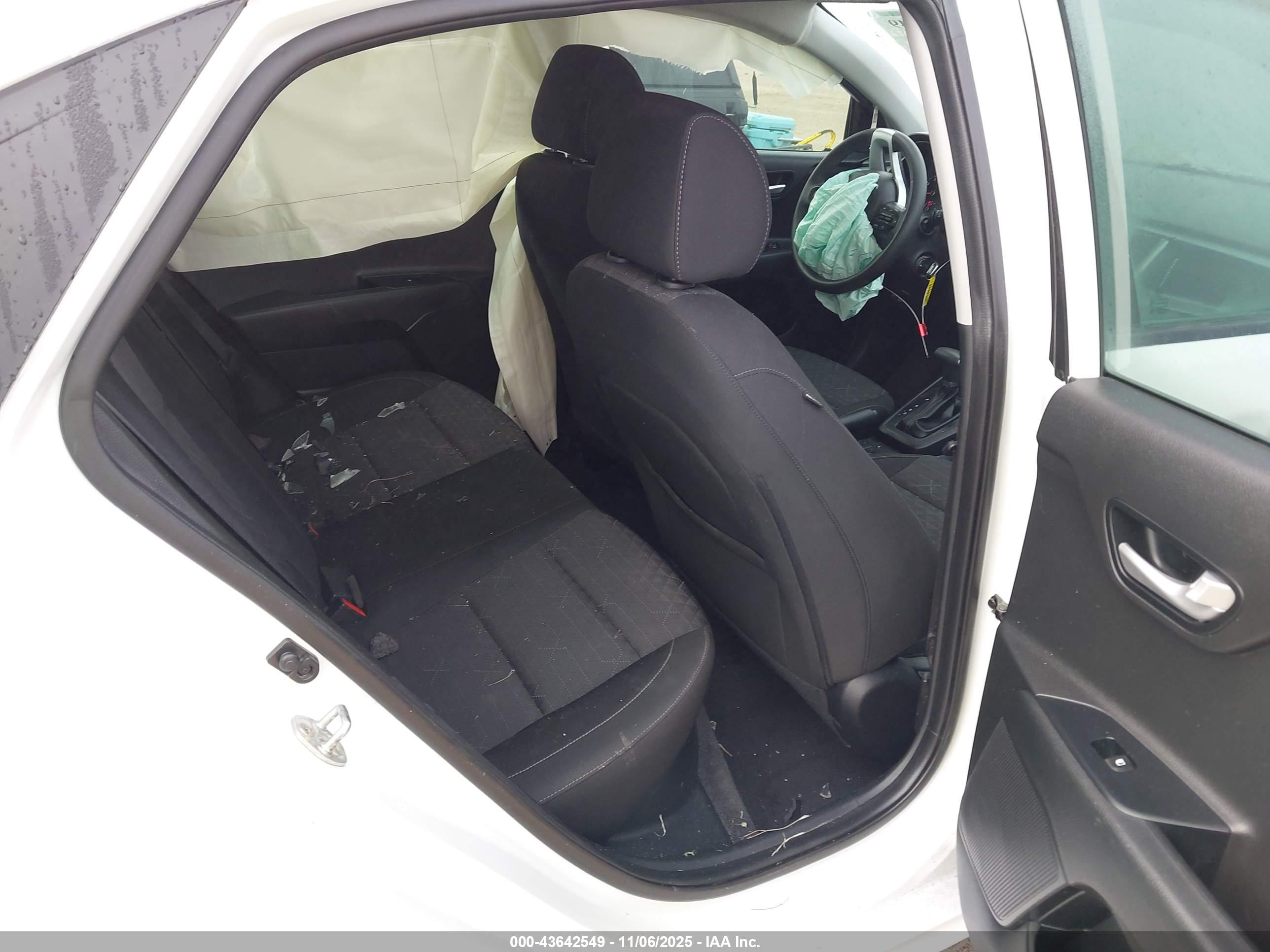 KIA RIO image 8