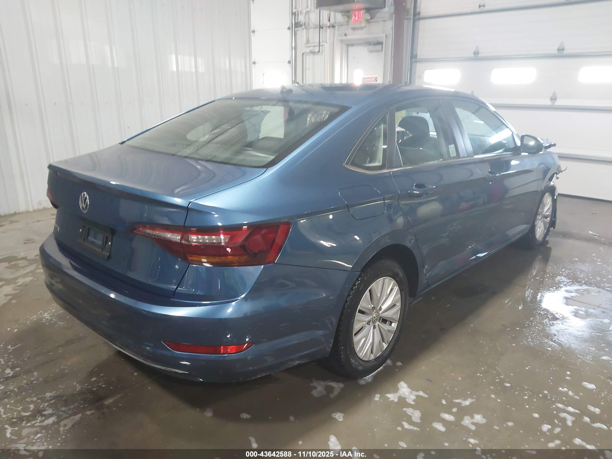 VOLKSWAGEN JETTA image 4