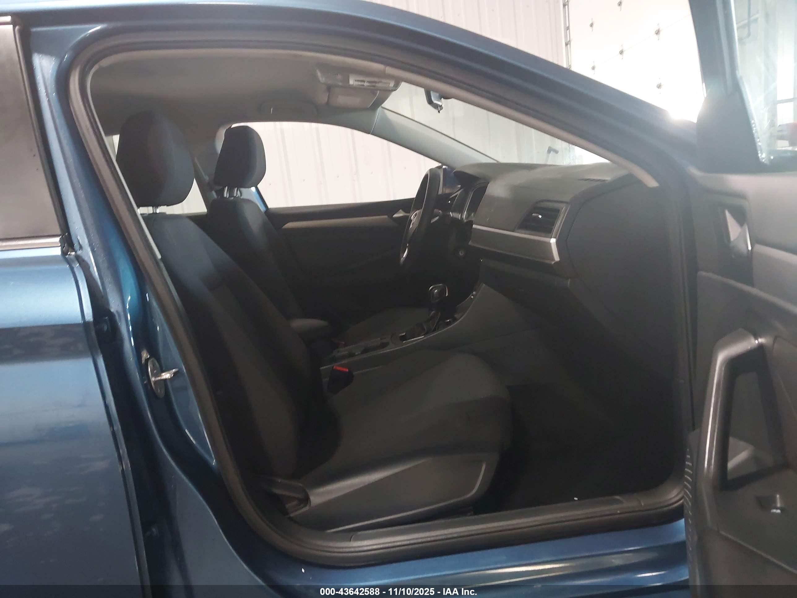 VOLKSWAGEN JETTA image 5