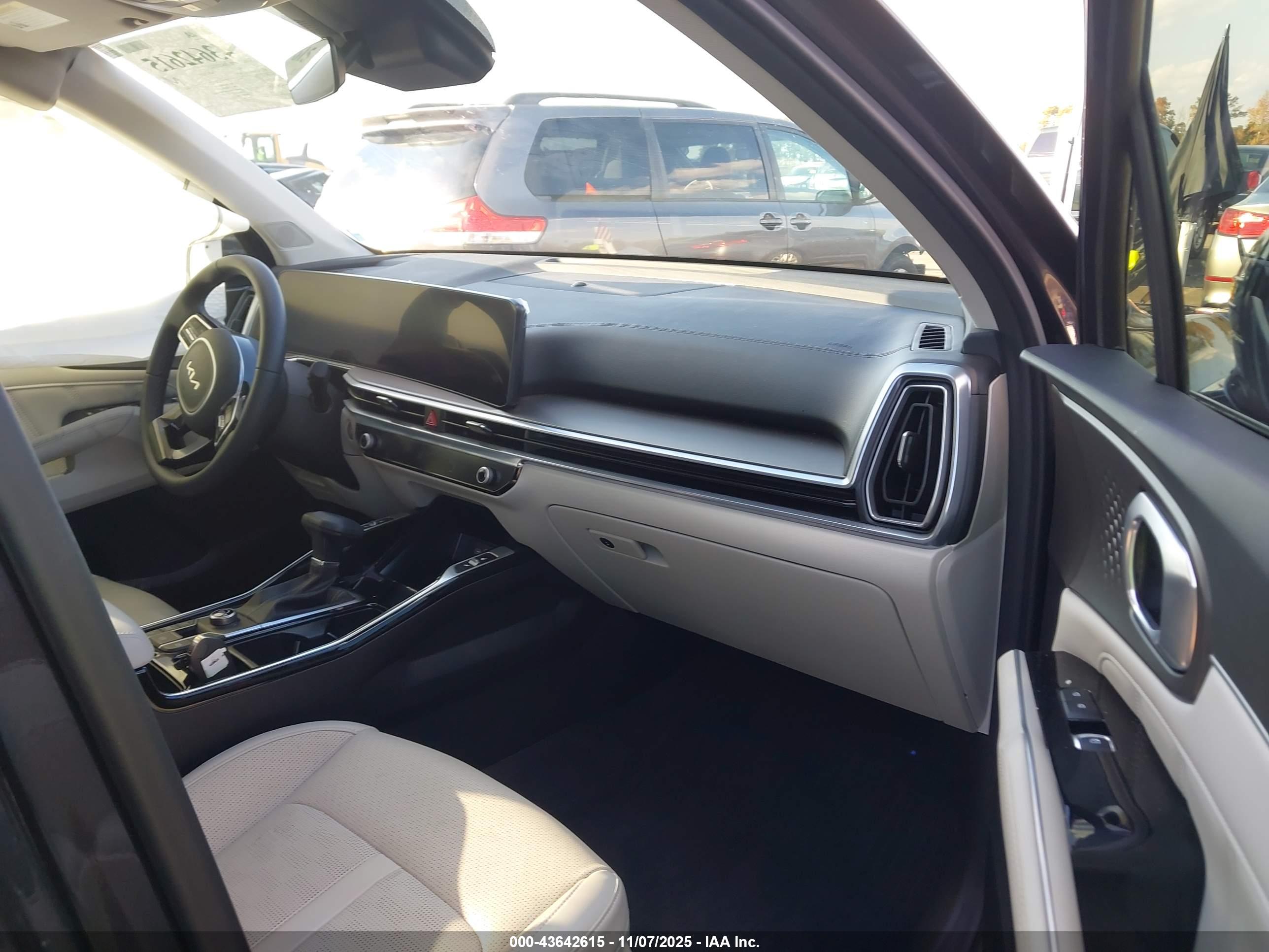 KIA SORENTO image 5