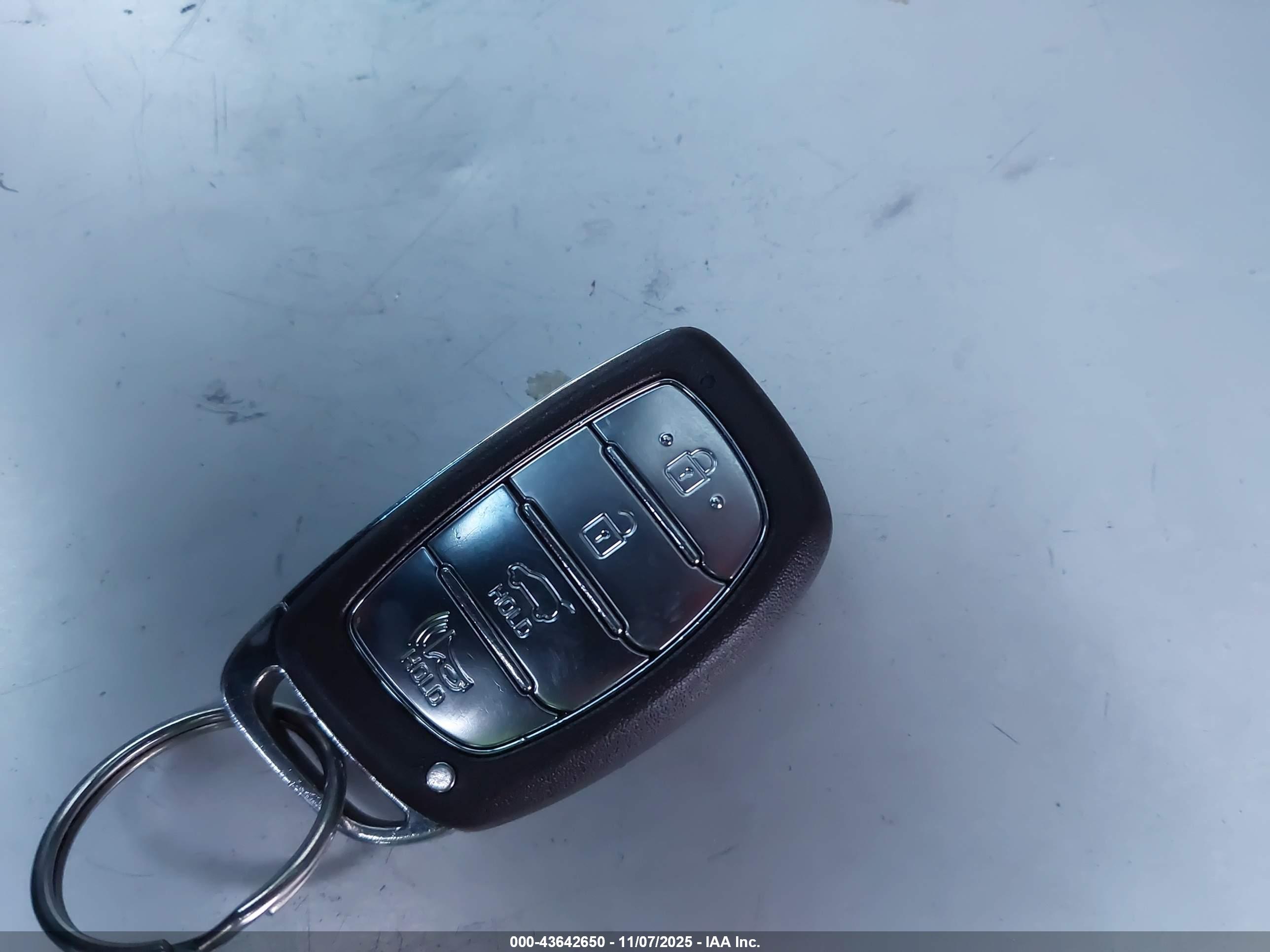 HYUNDAI TUCSON image 11