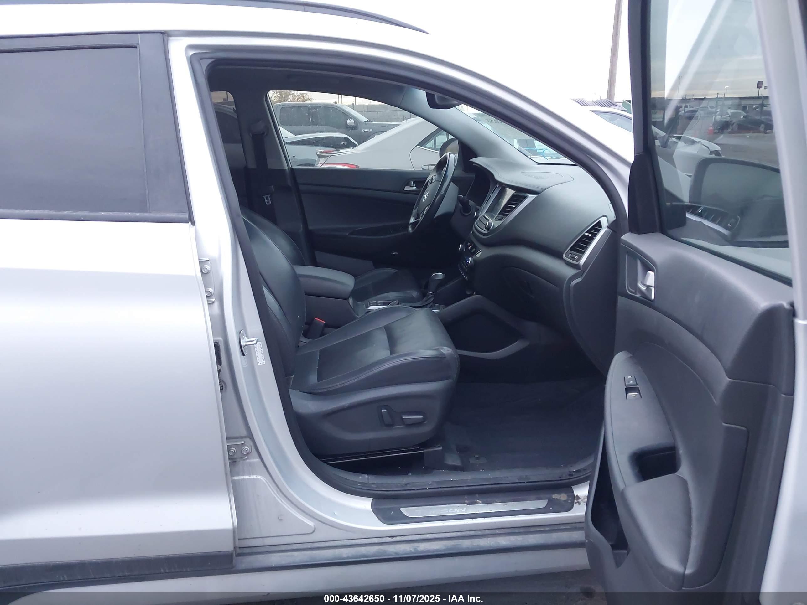 HYUNDAI TUCSON image 5